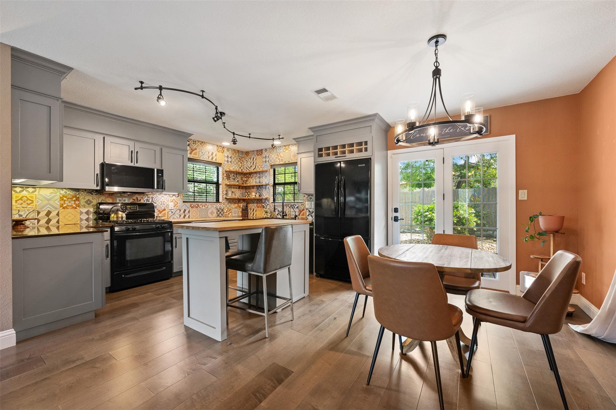 12103  Mill Holw