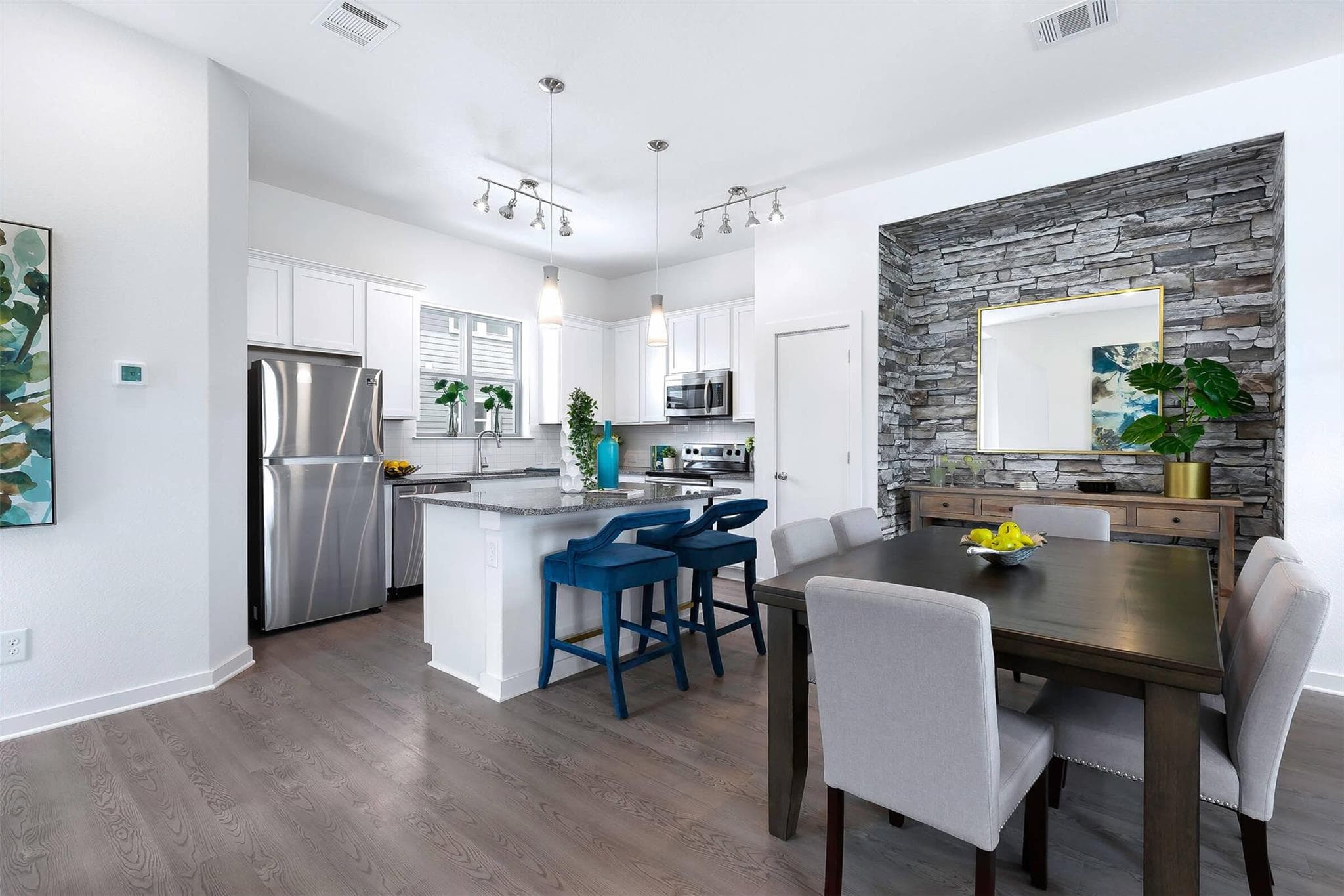 433  leo lane Trl