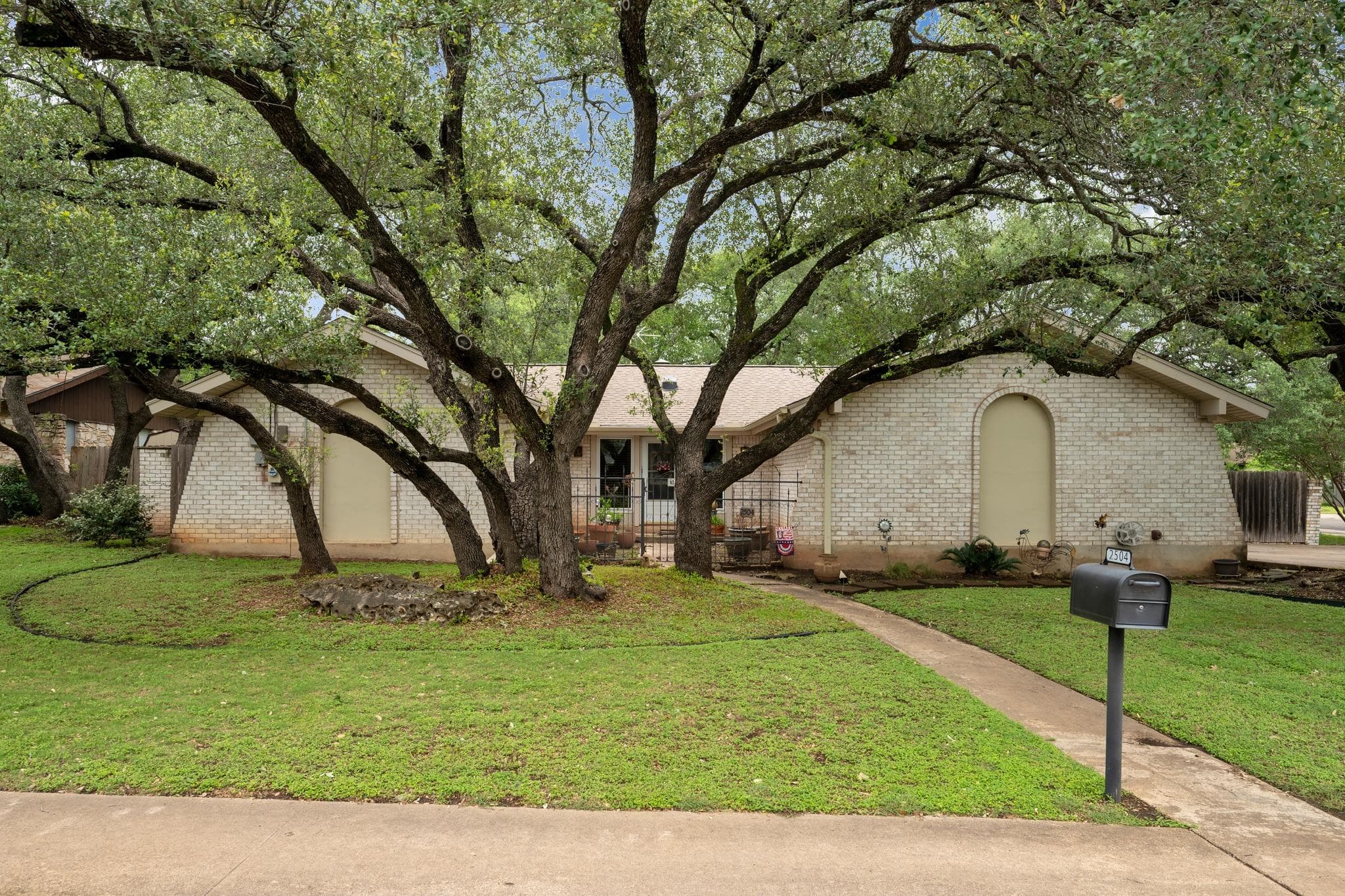 2504  Dijon Dr
