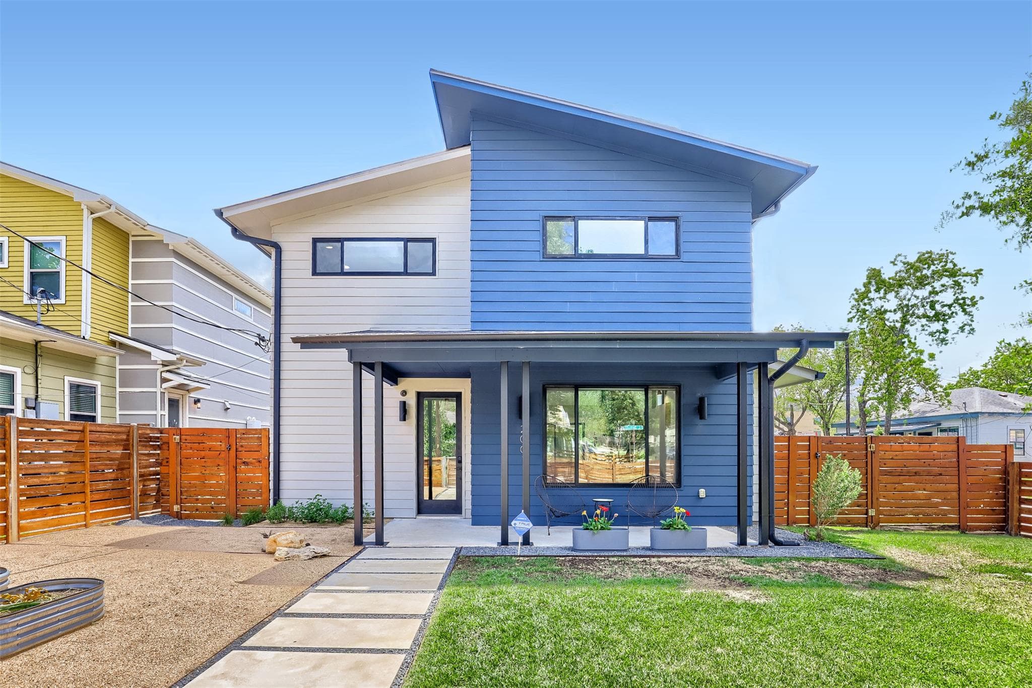 2001  Sl Davis Ave