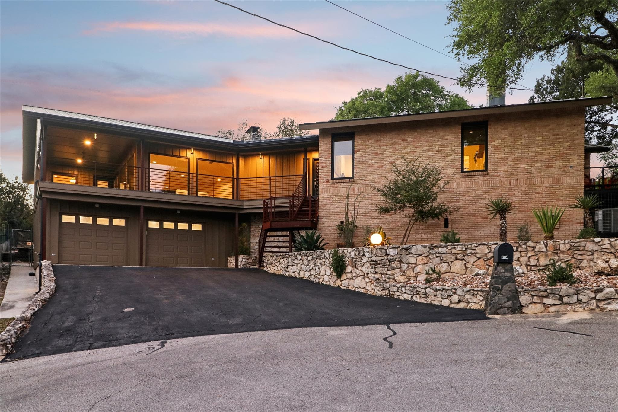 714  Starcrest Dr