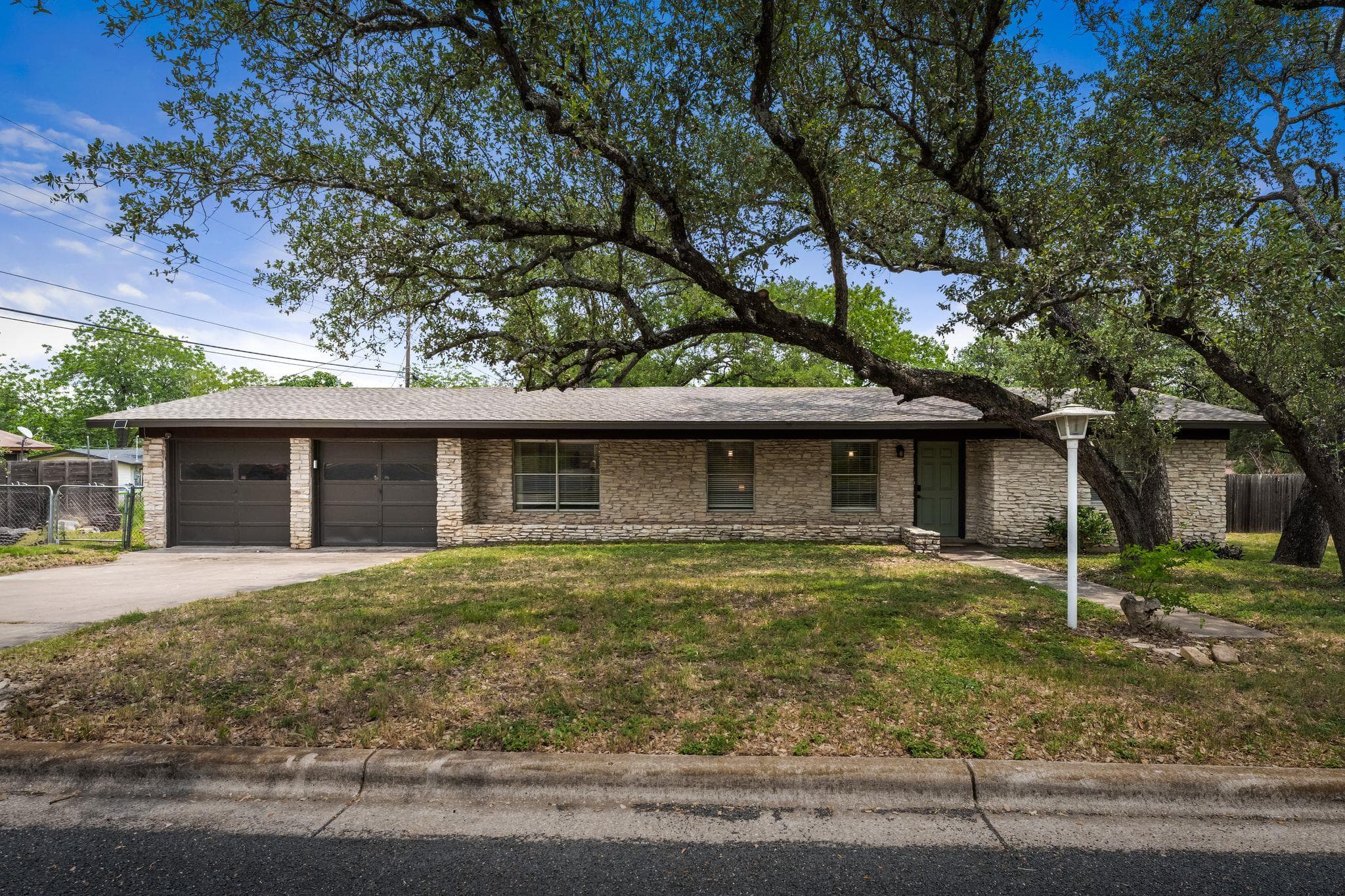 7105  Lilac Ln