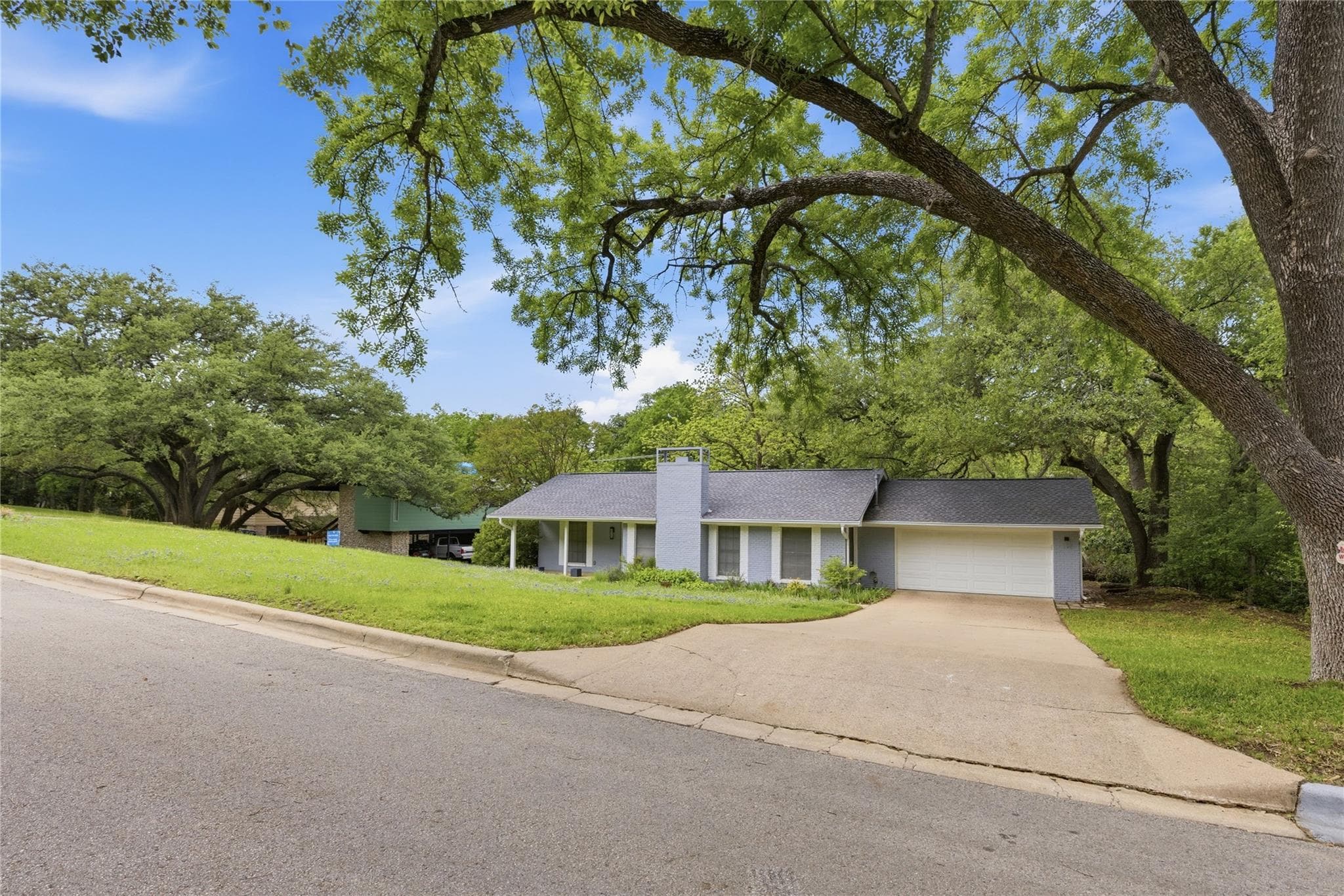 5902  Highland Pass