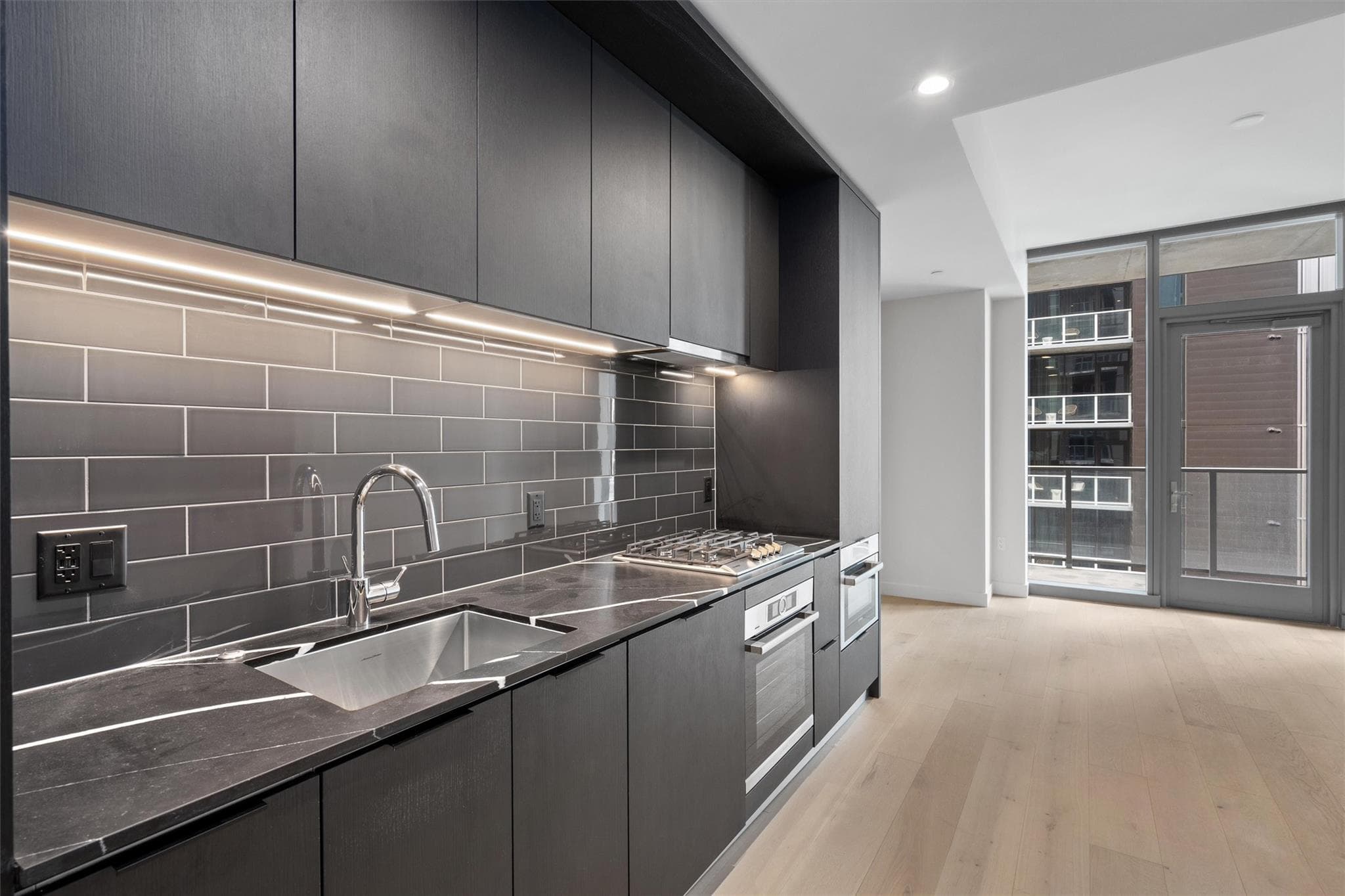 44  East Ave  #2306