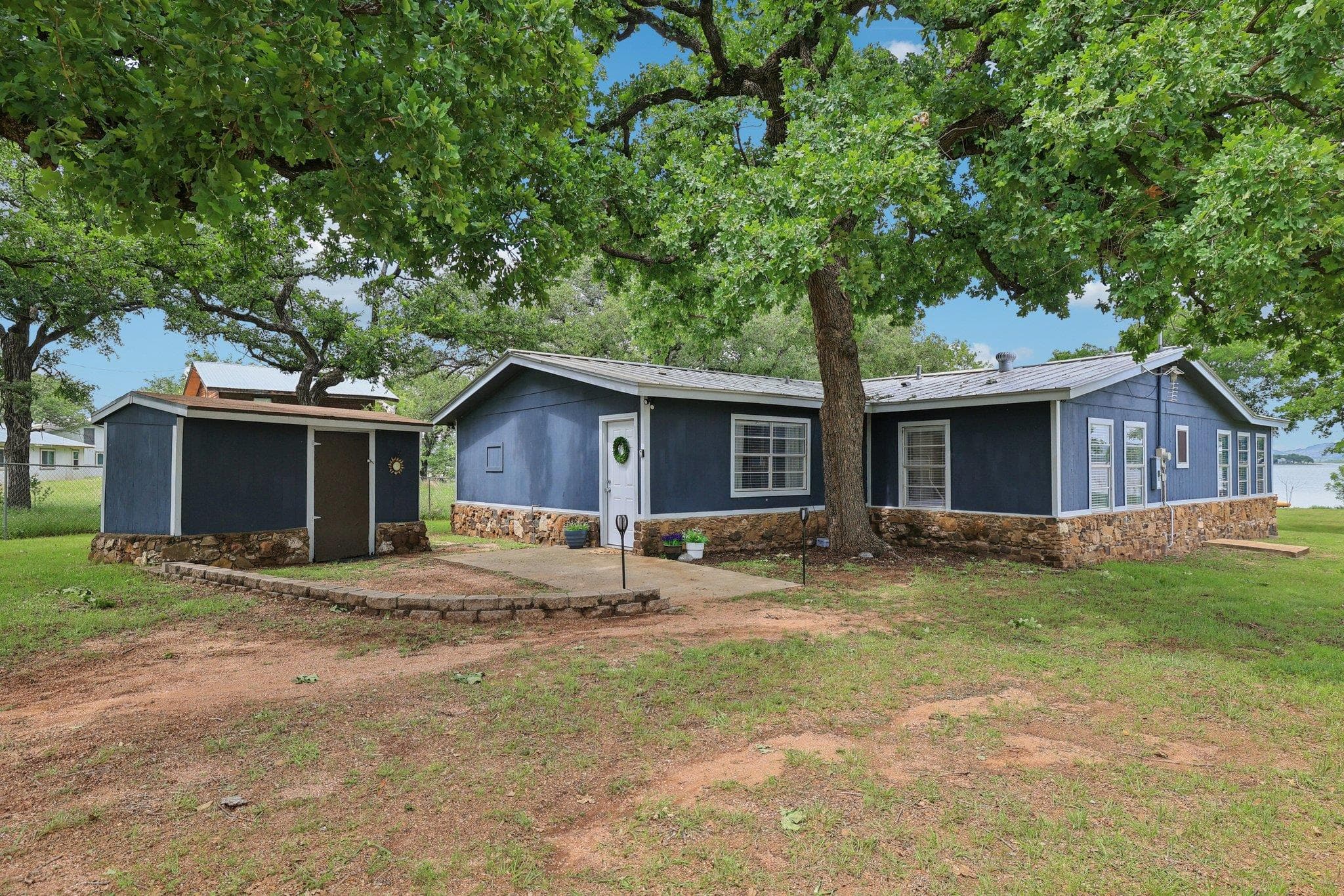 145  Oak Point Dr