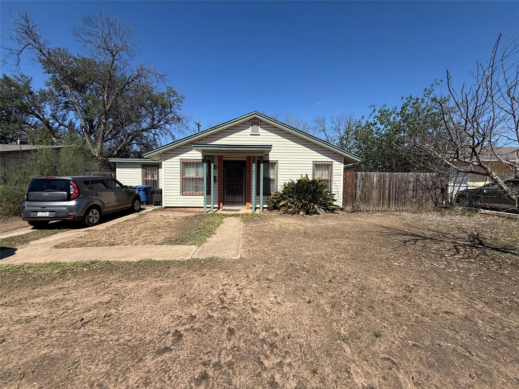231  Harcourt Ave