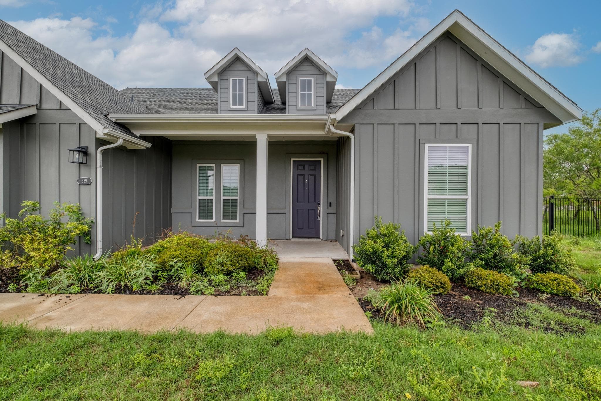 359  Raptor Beak Way