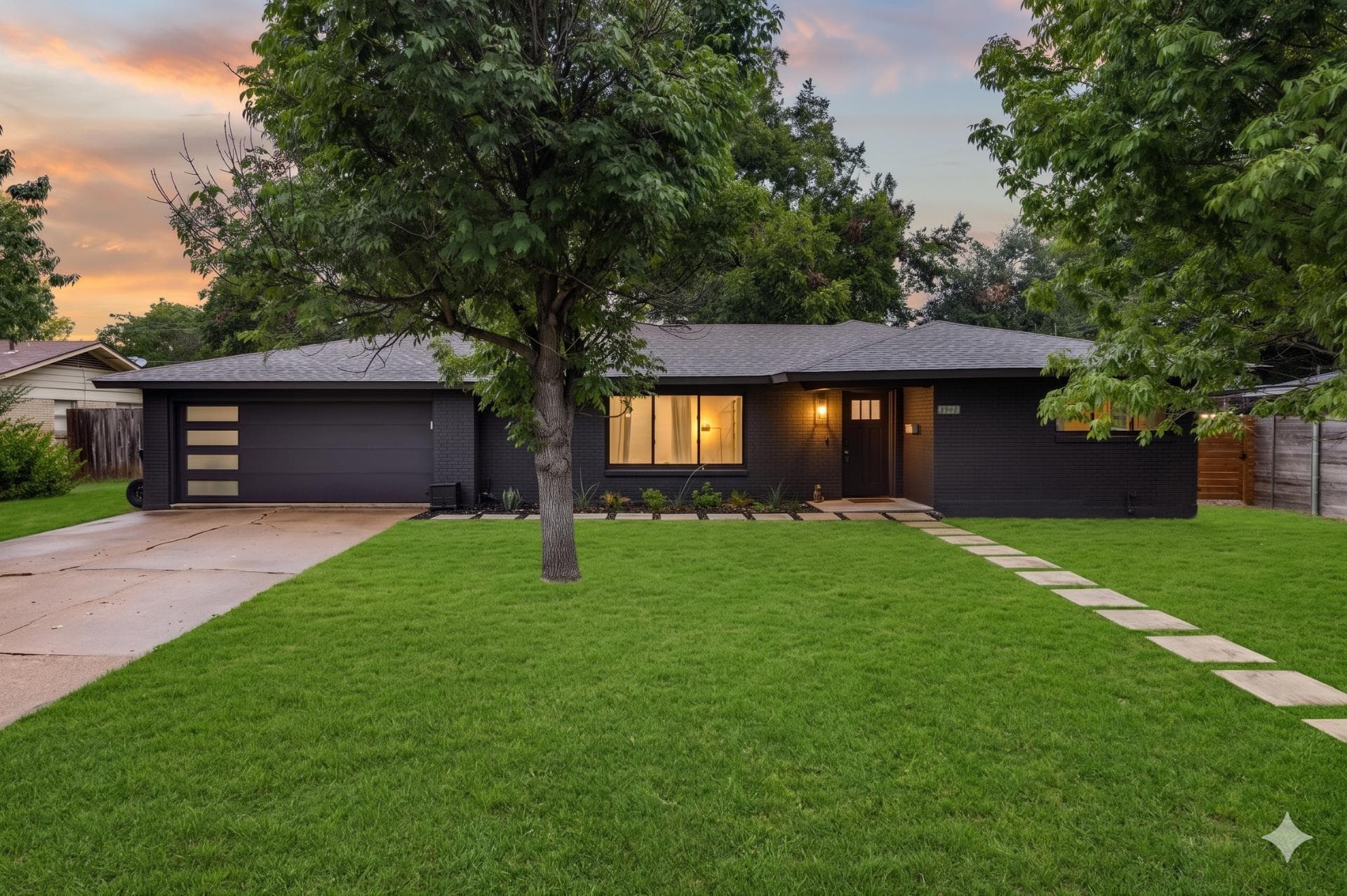 2902  Skylark Dr