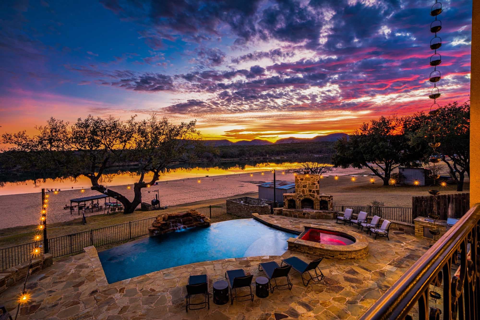 3500  River Oaks Dr