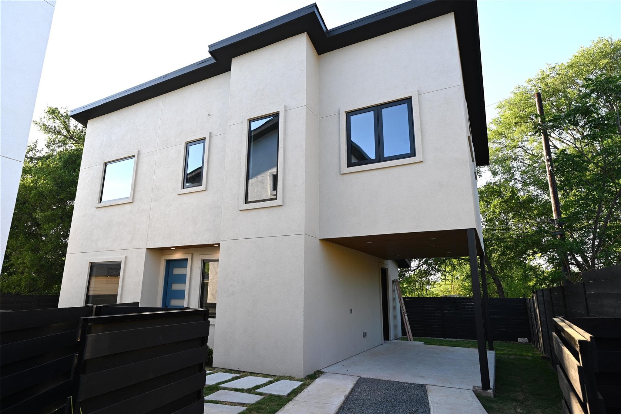 4410  Glomar Ave  #2