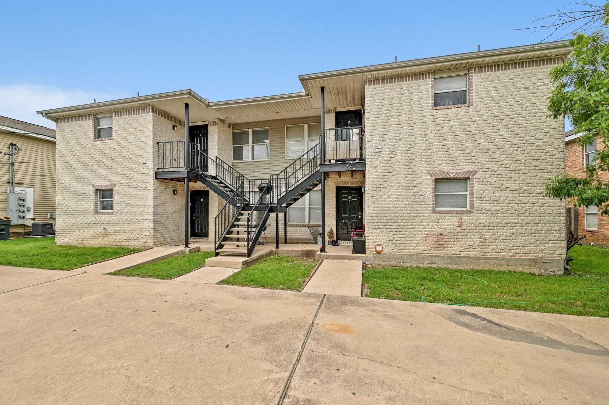 2212  Katy Ln