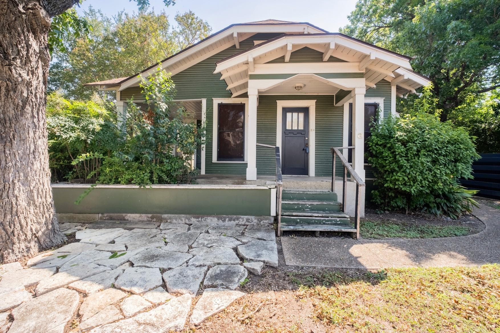 807 E 45 St
