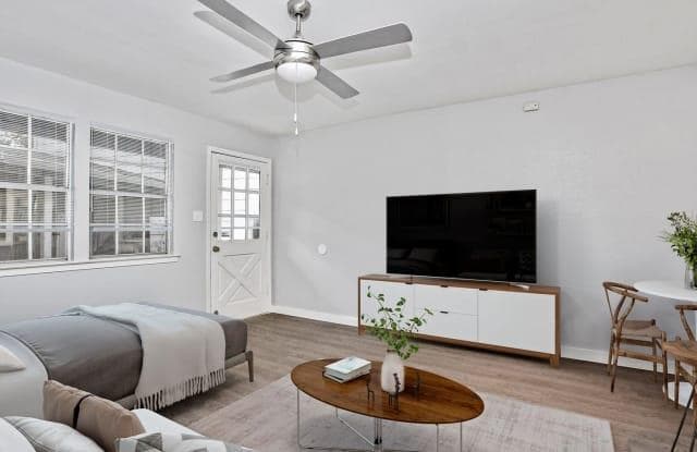 6811  Great Northern Blvd  #C