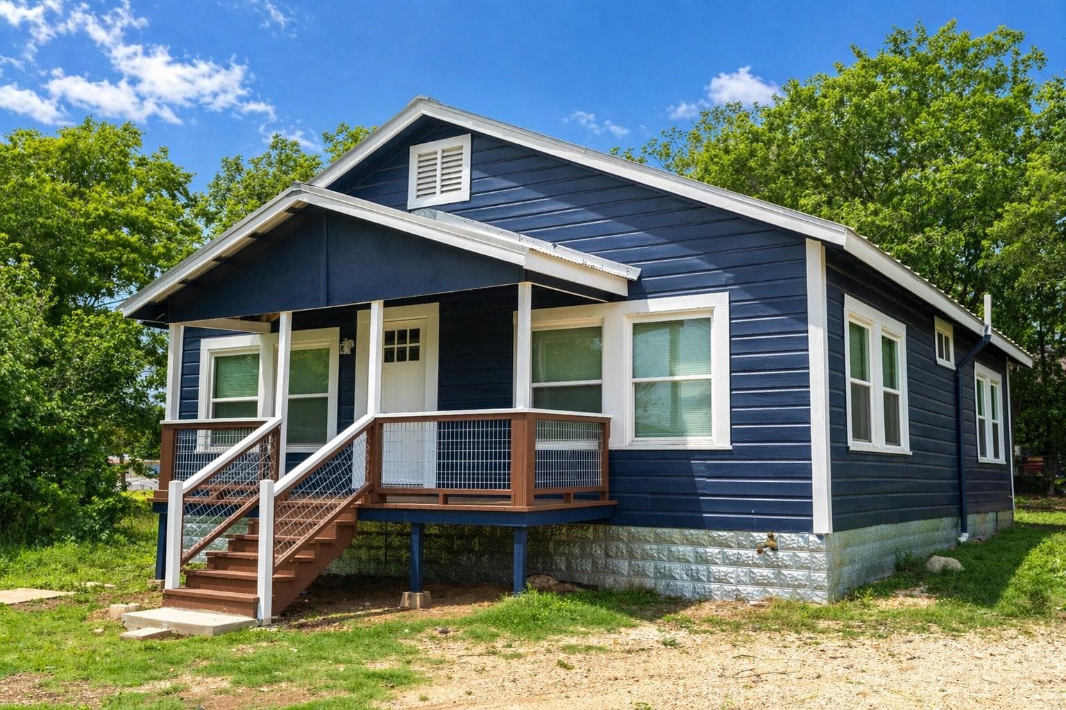 329  Flores St