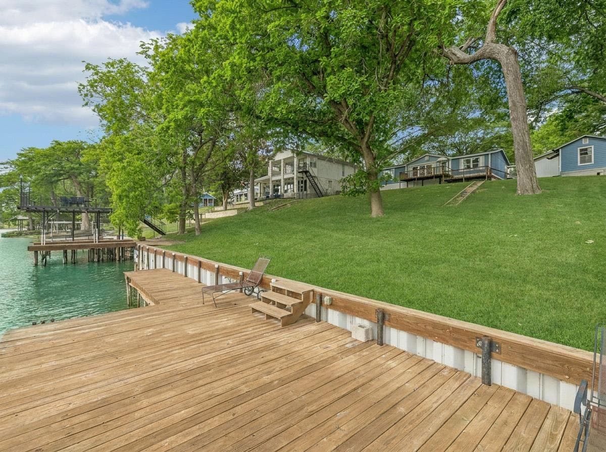 360  Shangrila Ln