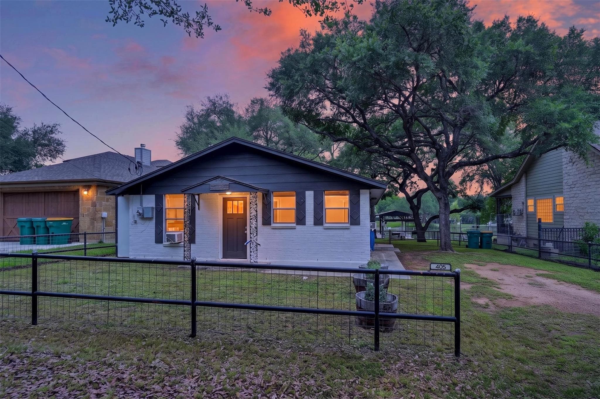 405 Robin Hood Ln