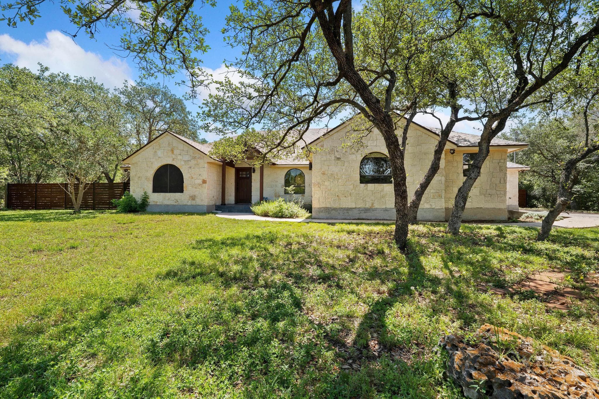 105 N Laurelwood Dr