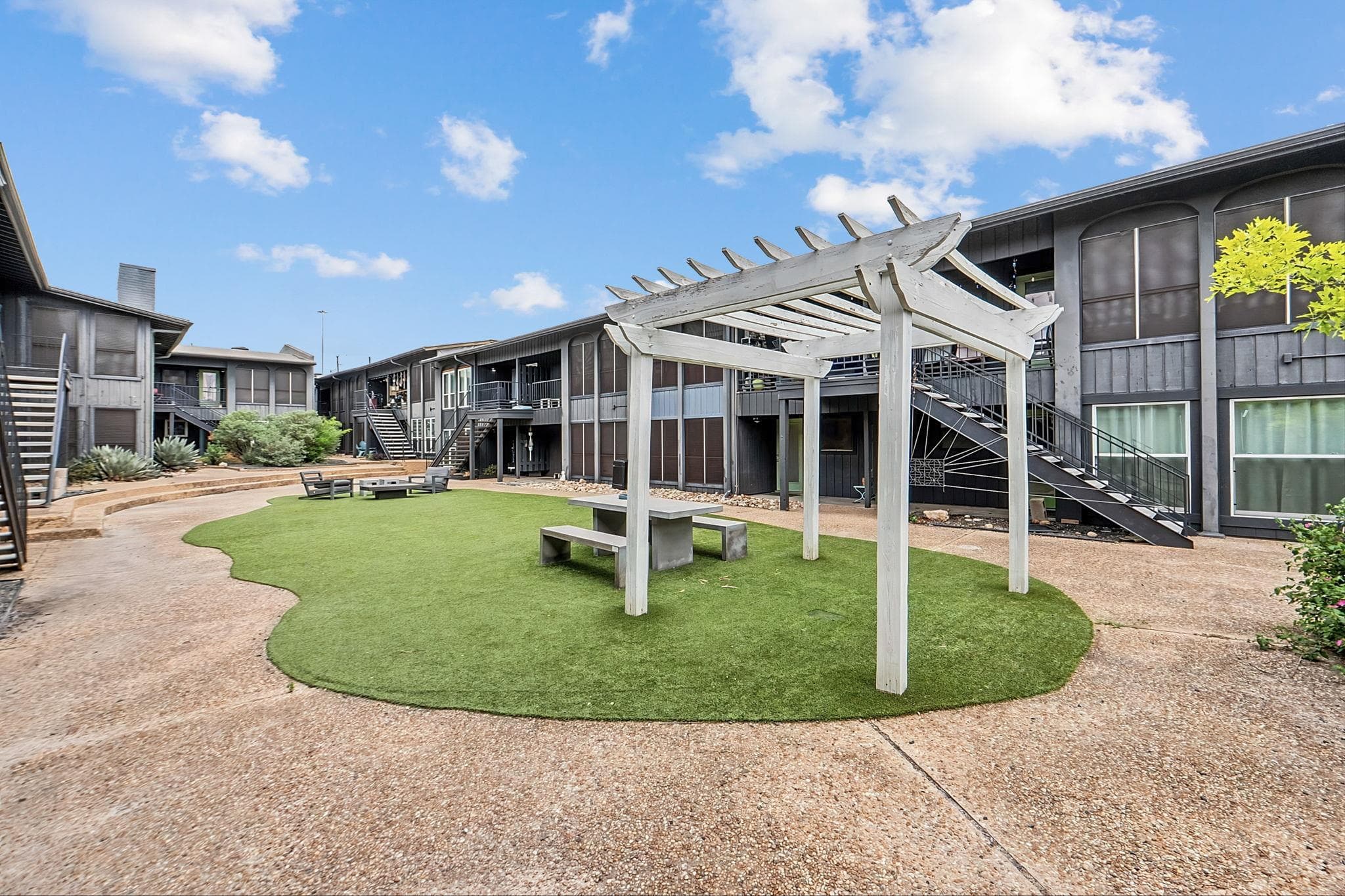 909  Reinli St  #118