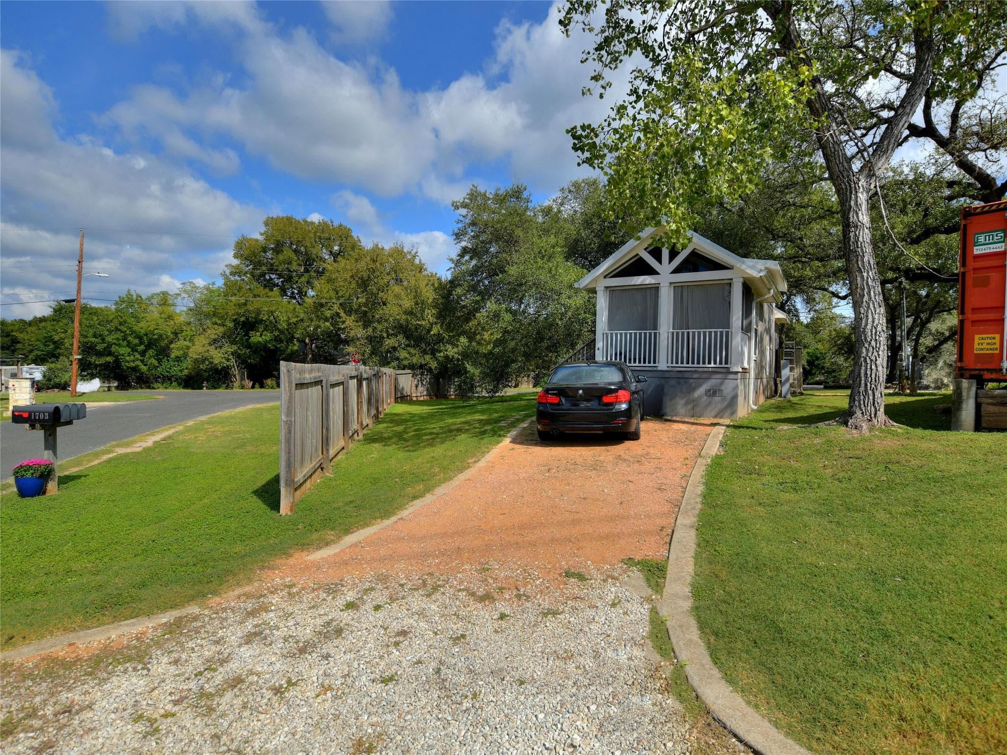 1703  Lancer Ln
