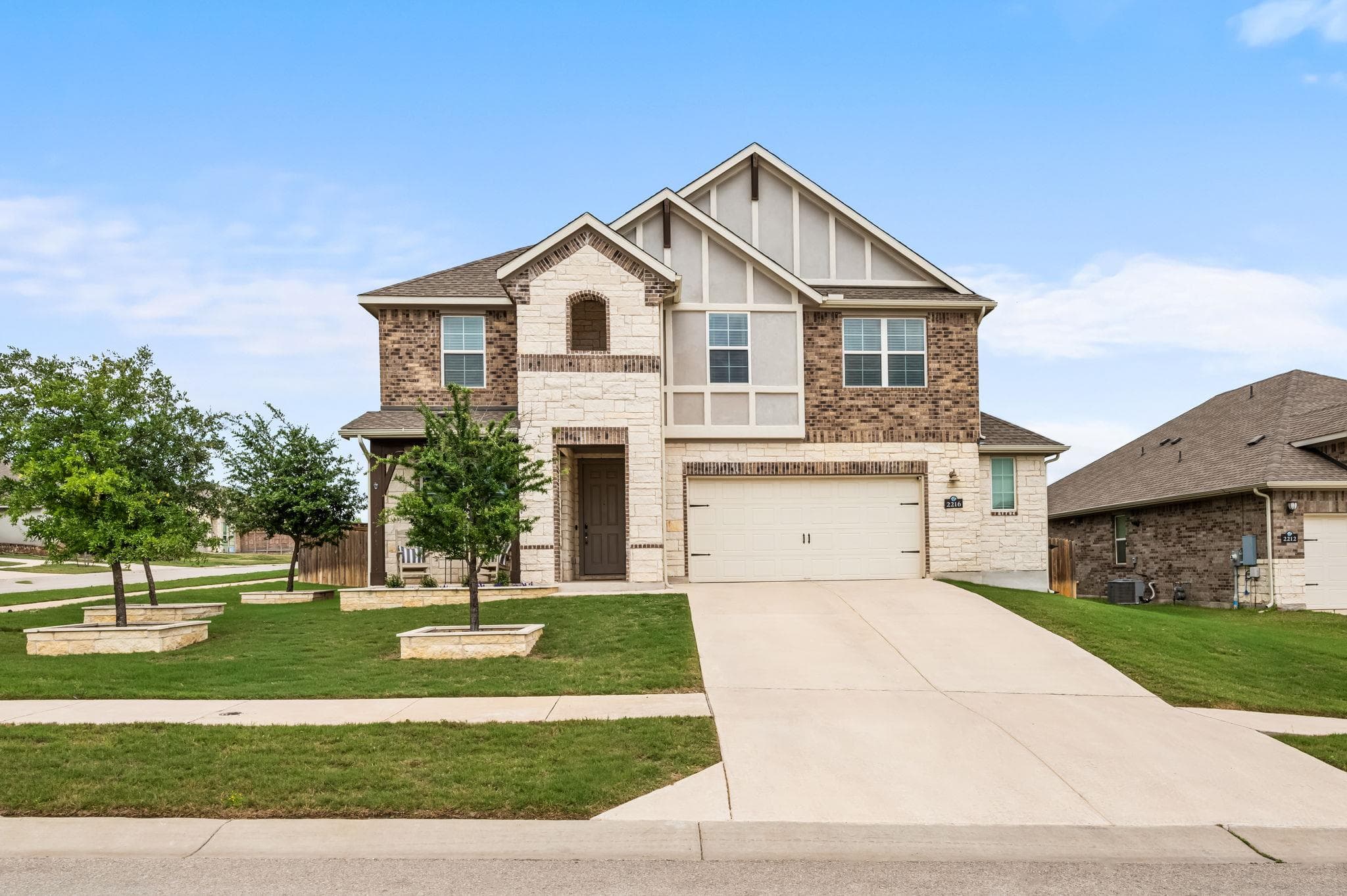 2216 Prairie Oaks Dr