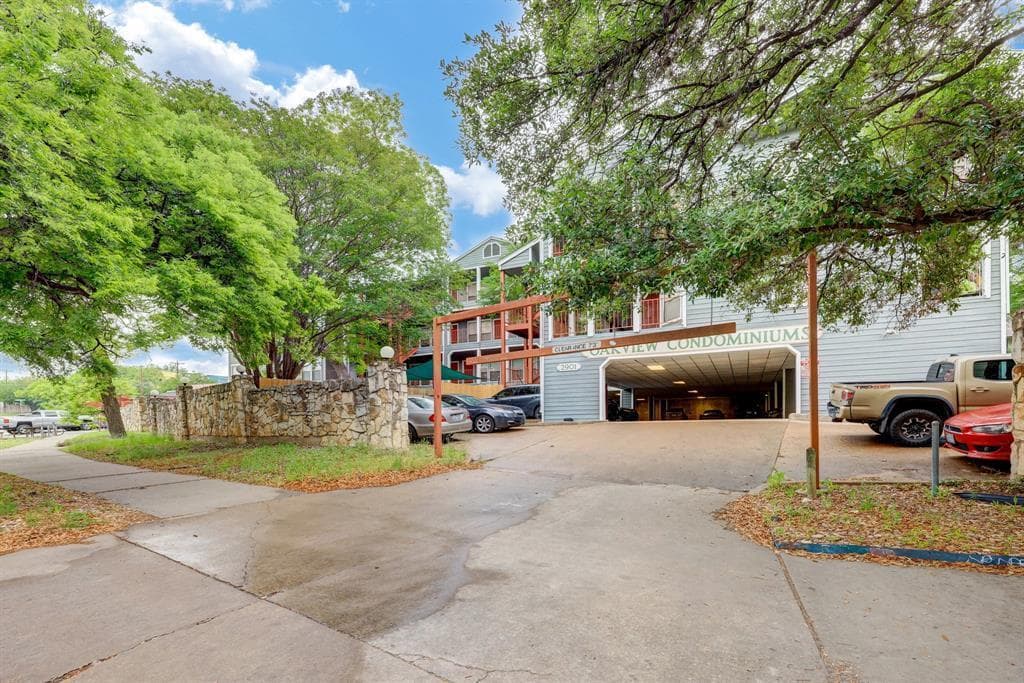 2901  San Jacinto Blvd  #204