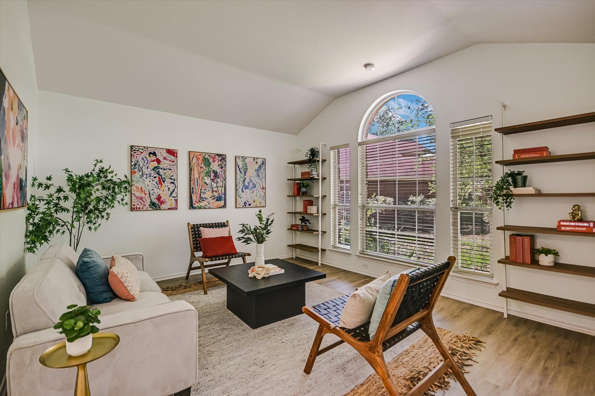 2308  Macaw Dr