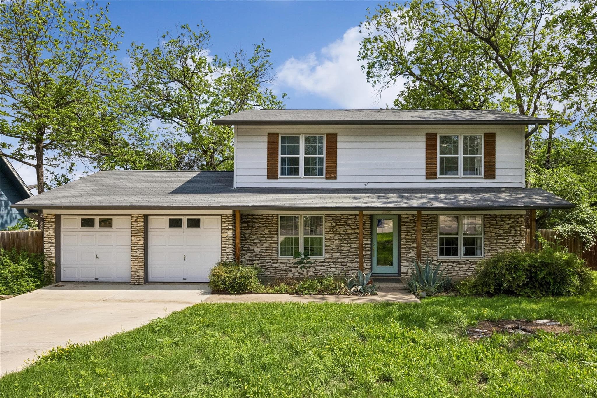 2118  Vanderbilt Ln