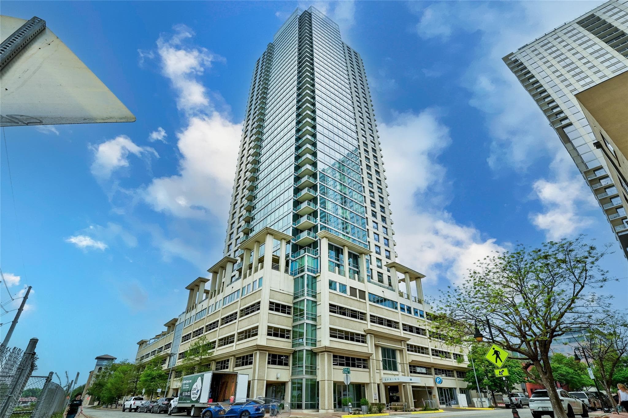 300  Bowie St  #902