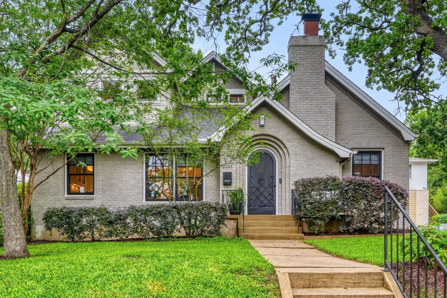 2101  Elton Ln