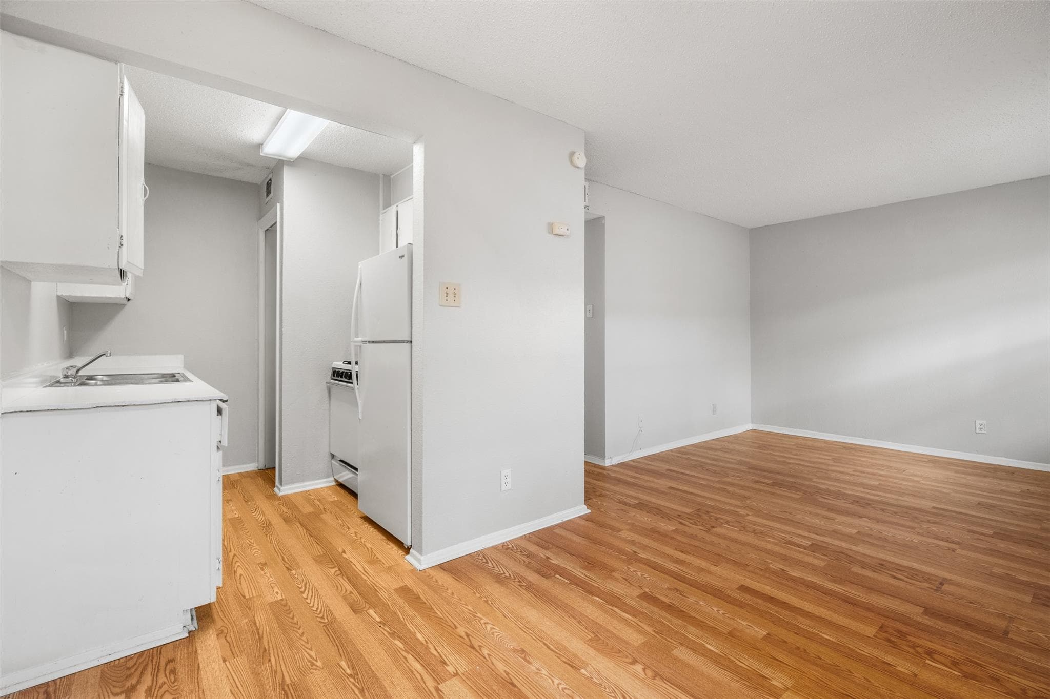307 E 31 St  #206