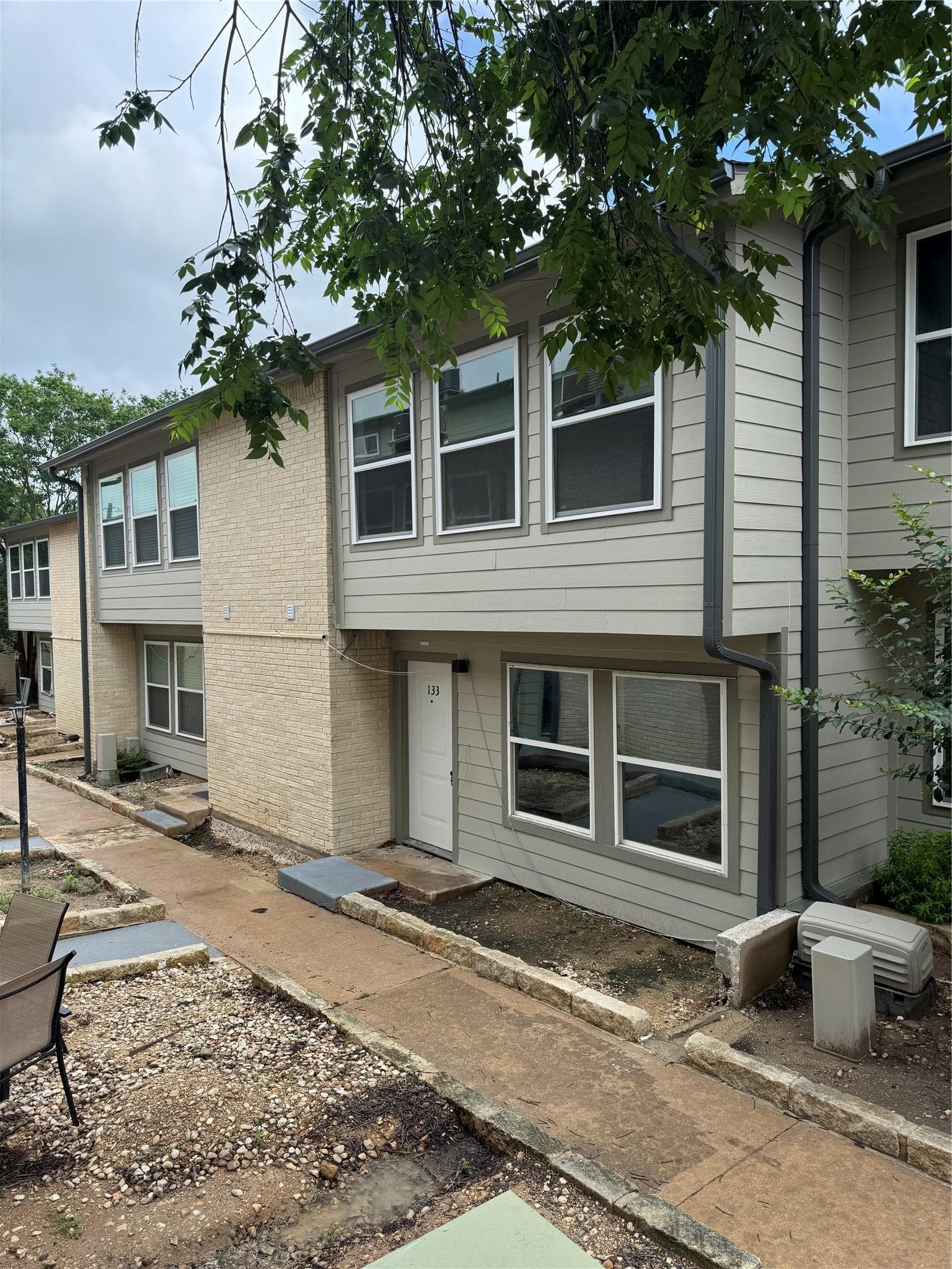 2124 Burton Dr #133