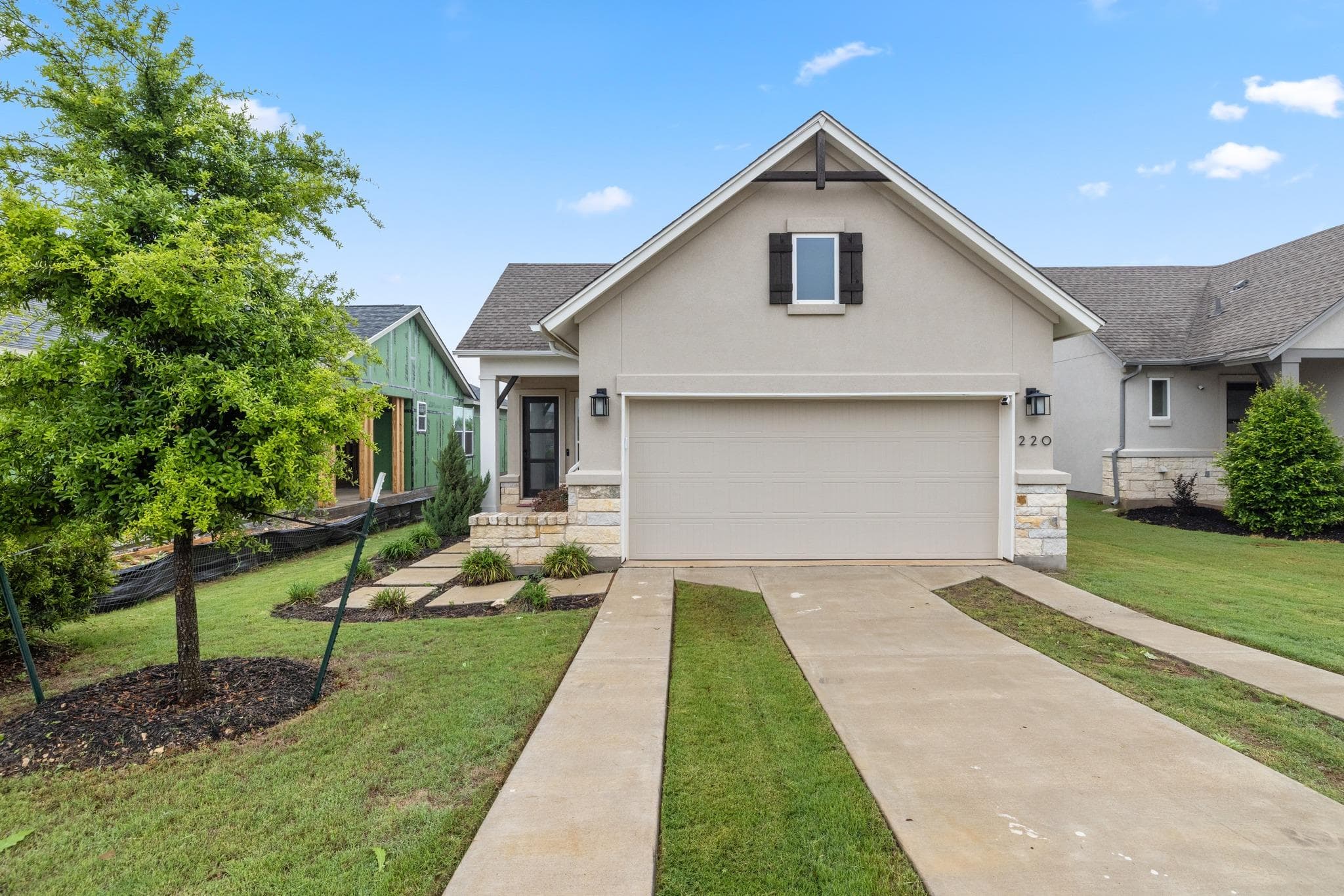 220  Monterey Oak Trl