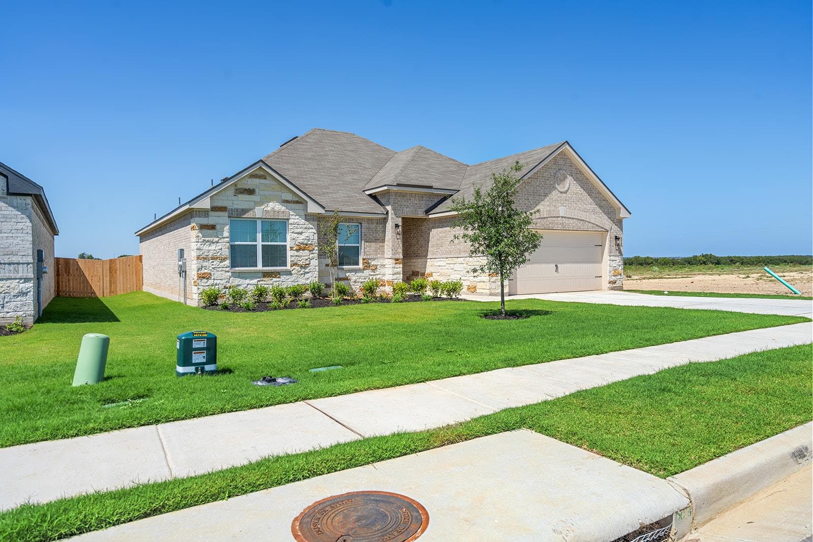 401 W Luna Blue Ln