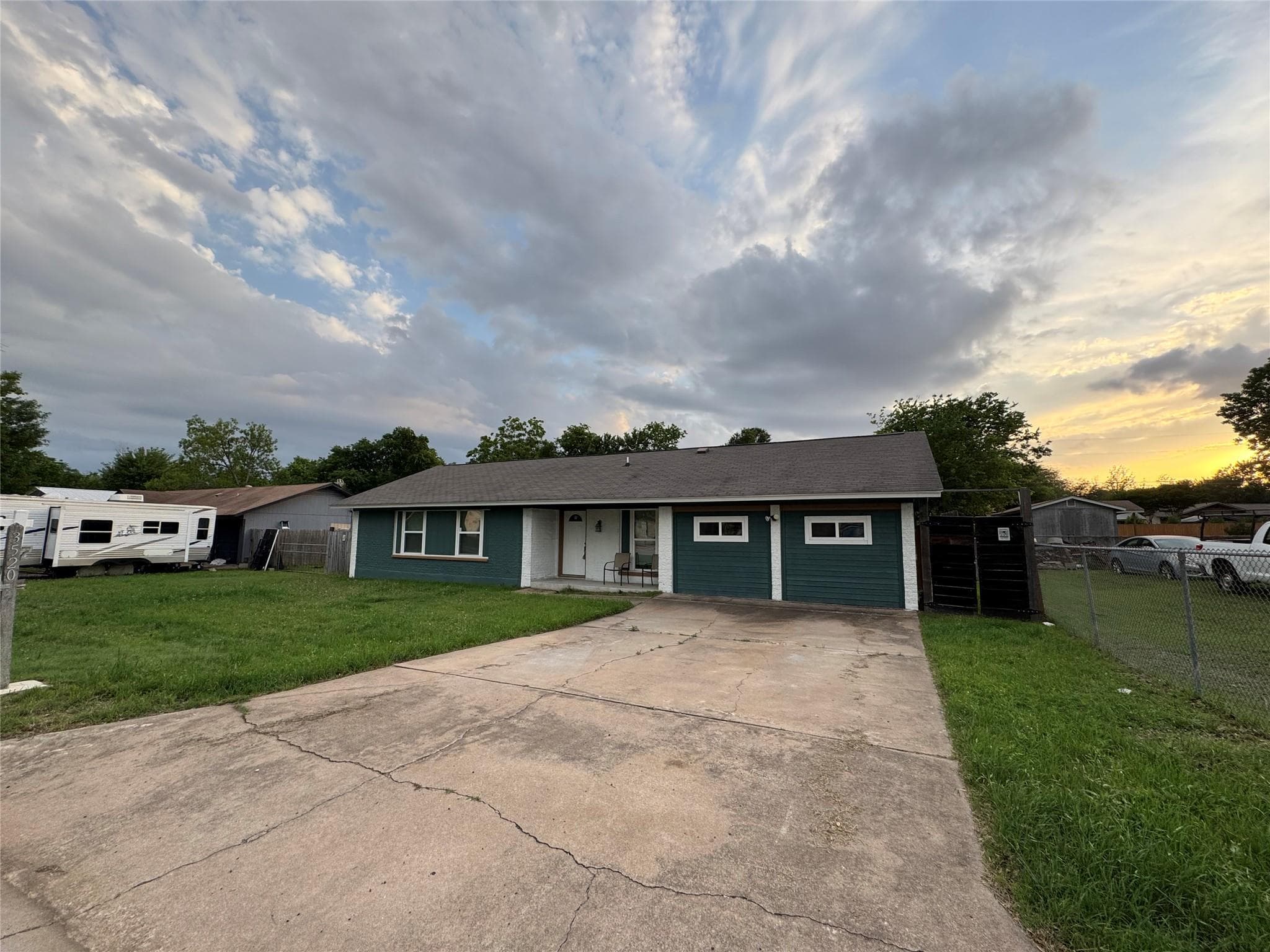 3520  Roanoke Dr