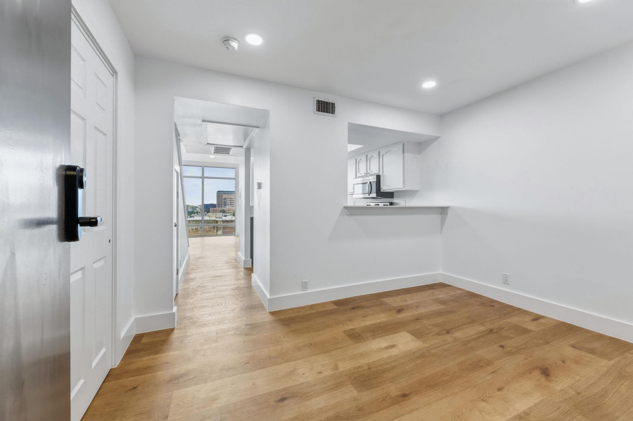 119 E 6th St  #703