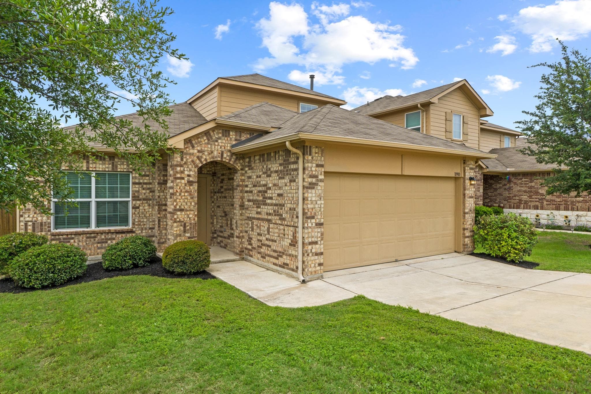 10900  Defender Trl