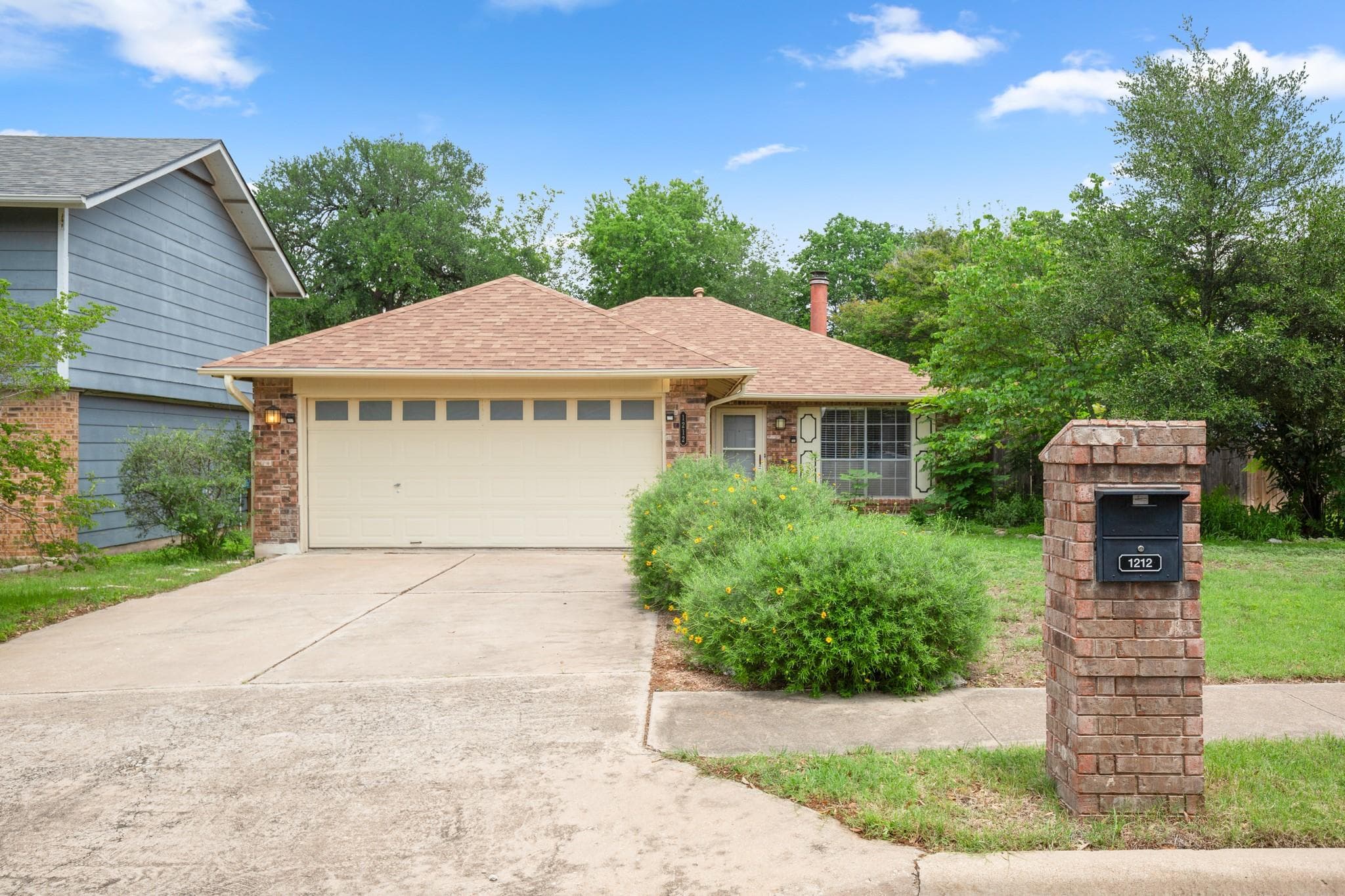 1212  Dunstan Dr