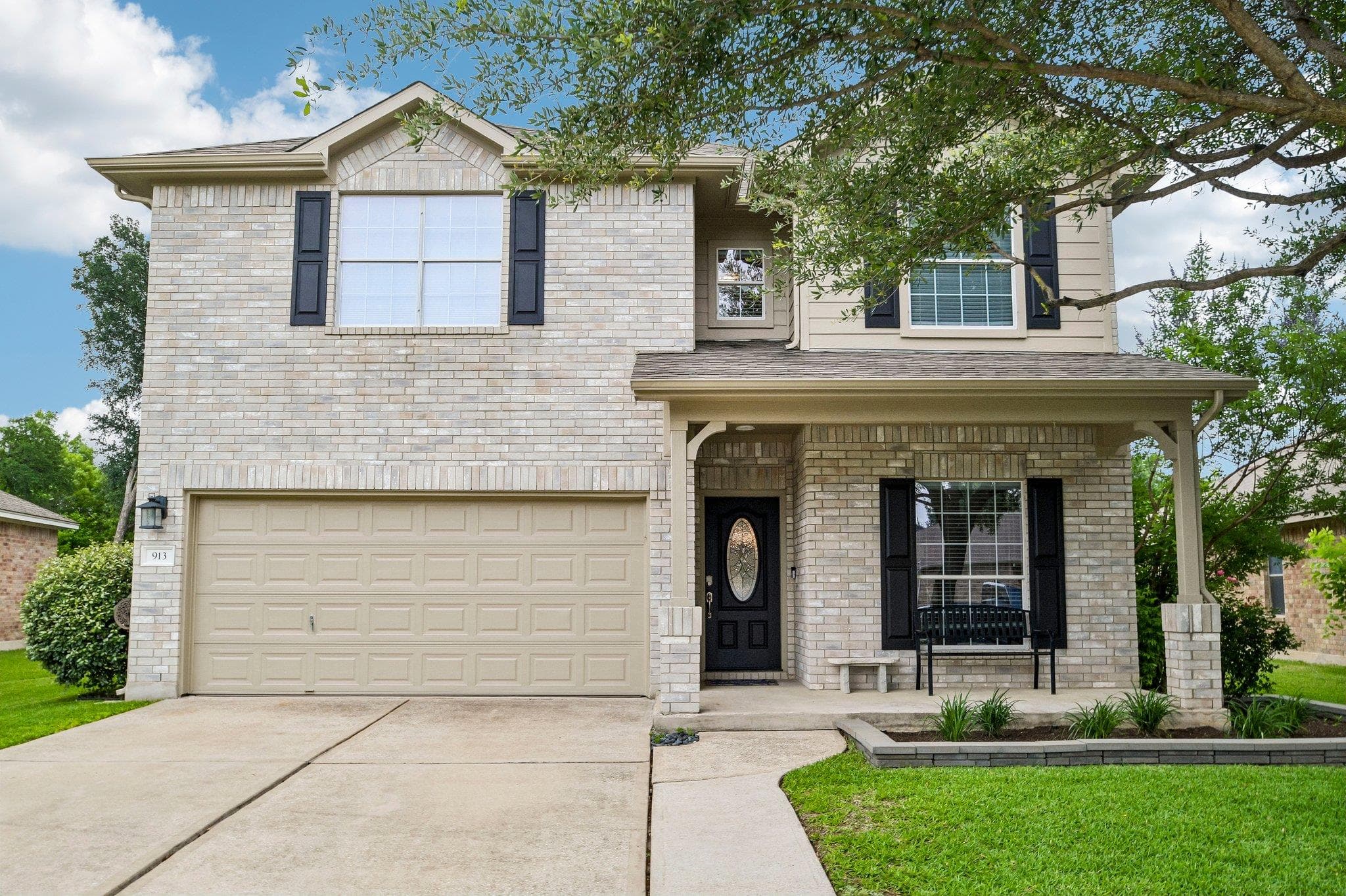 913  Hyde Park Dr