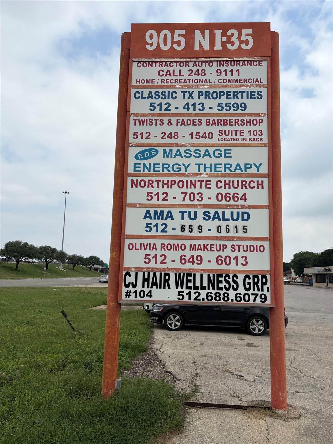 905 N IH 35 Hwy  #104