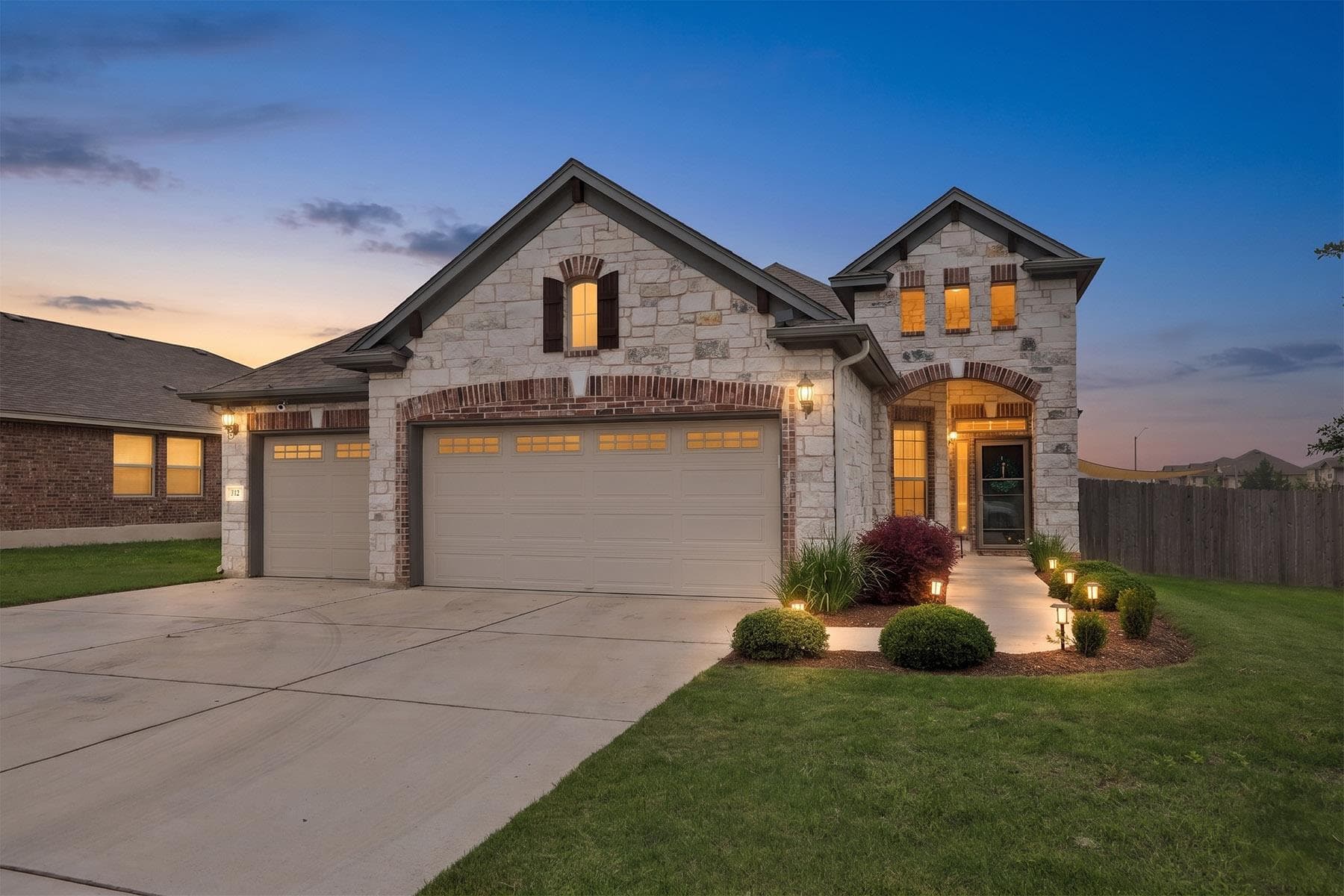 732  Manzano Ln