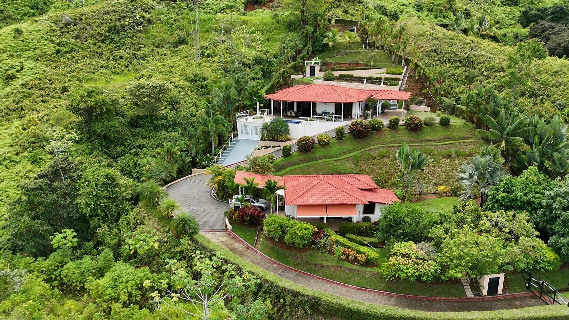 000 Exceptional Ocean, Jungle and Mountain Views! None