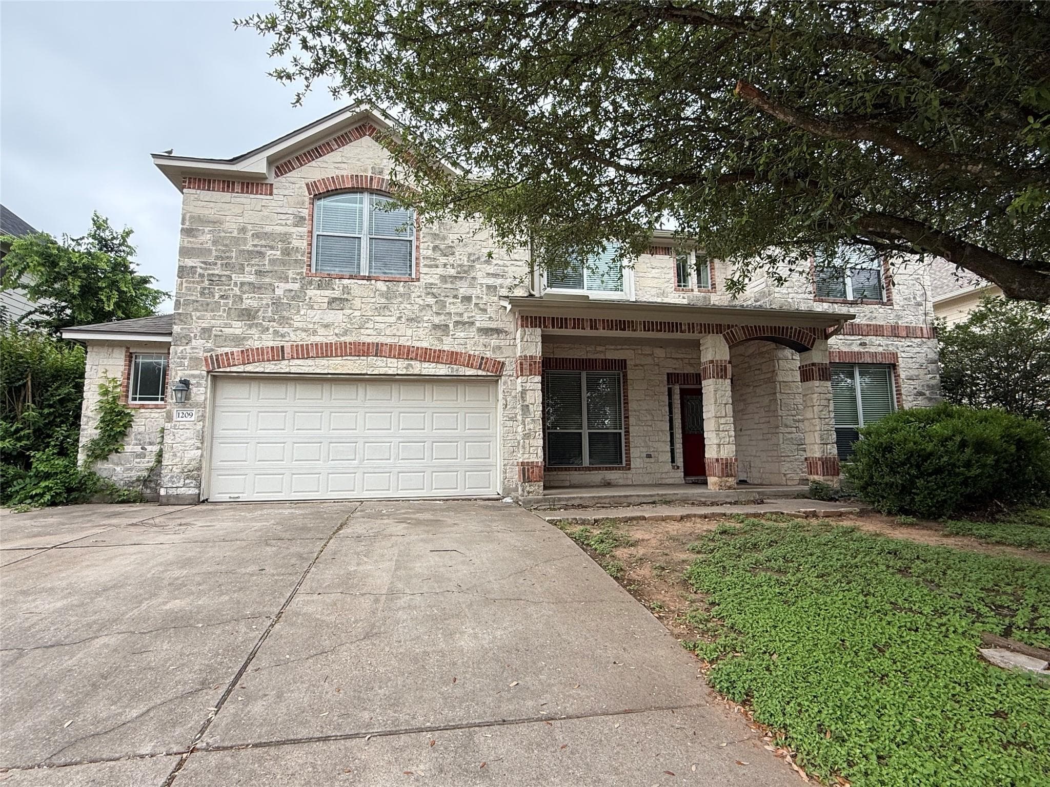 1209  Laurel Oak Trl