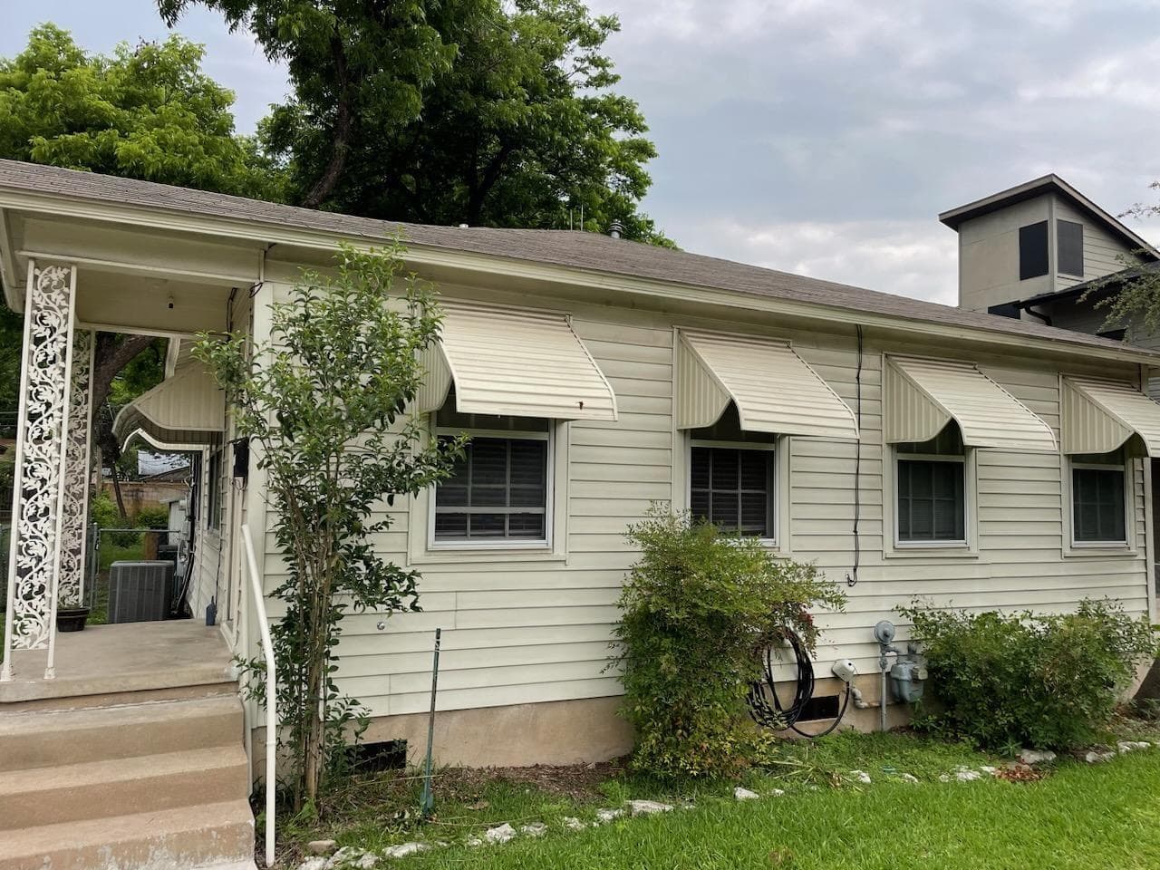 604 W North Loop Blvd