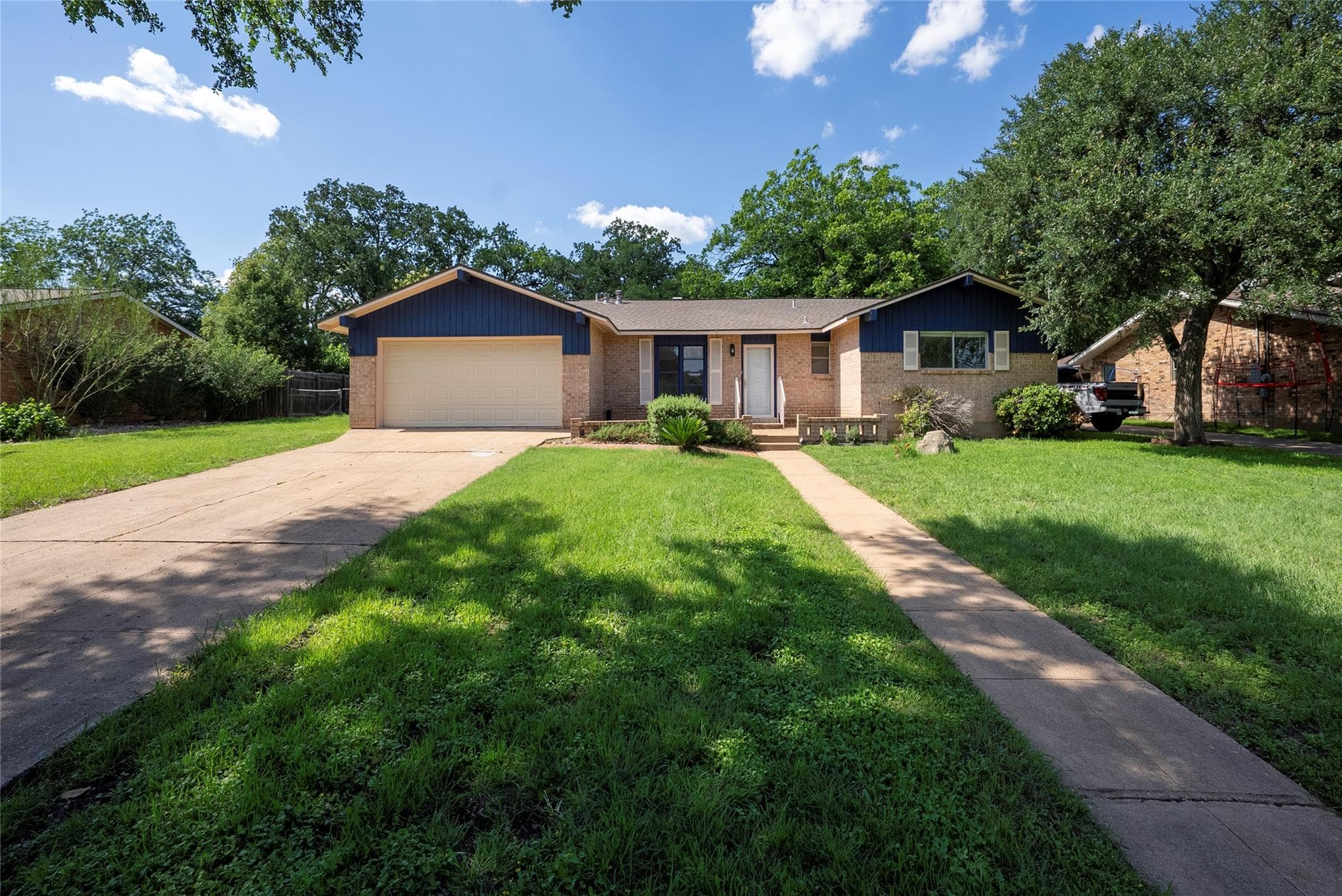 807  Country Club Rd