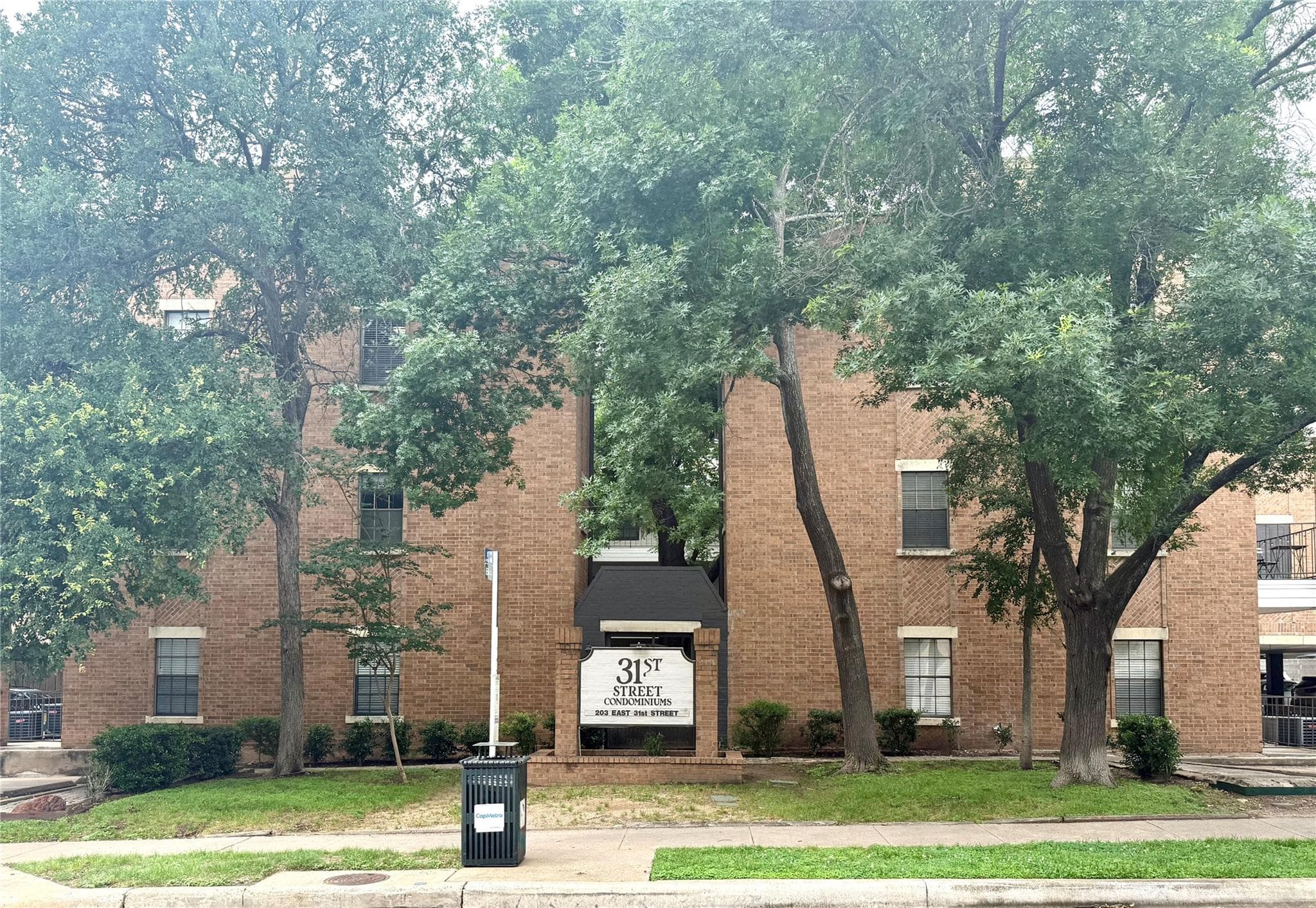 203 E 31st St  #101