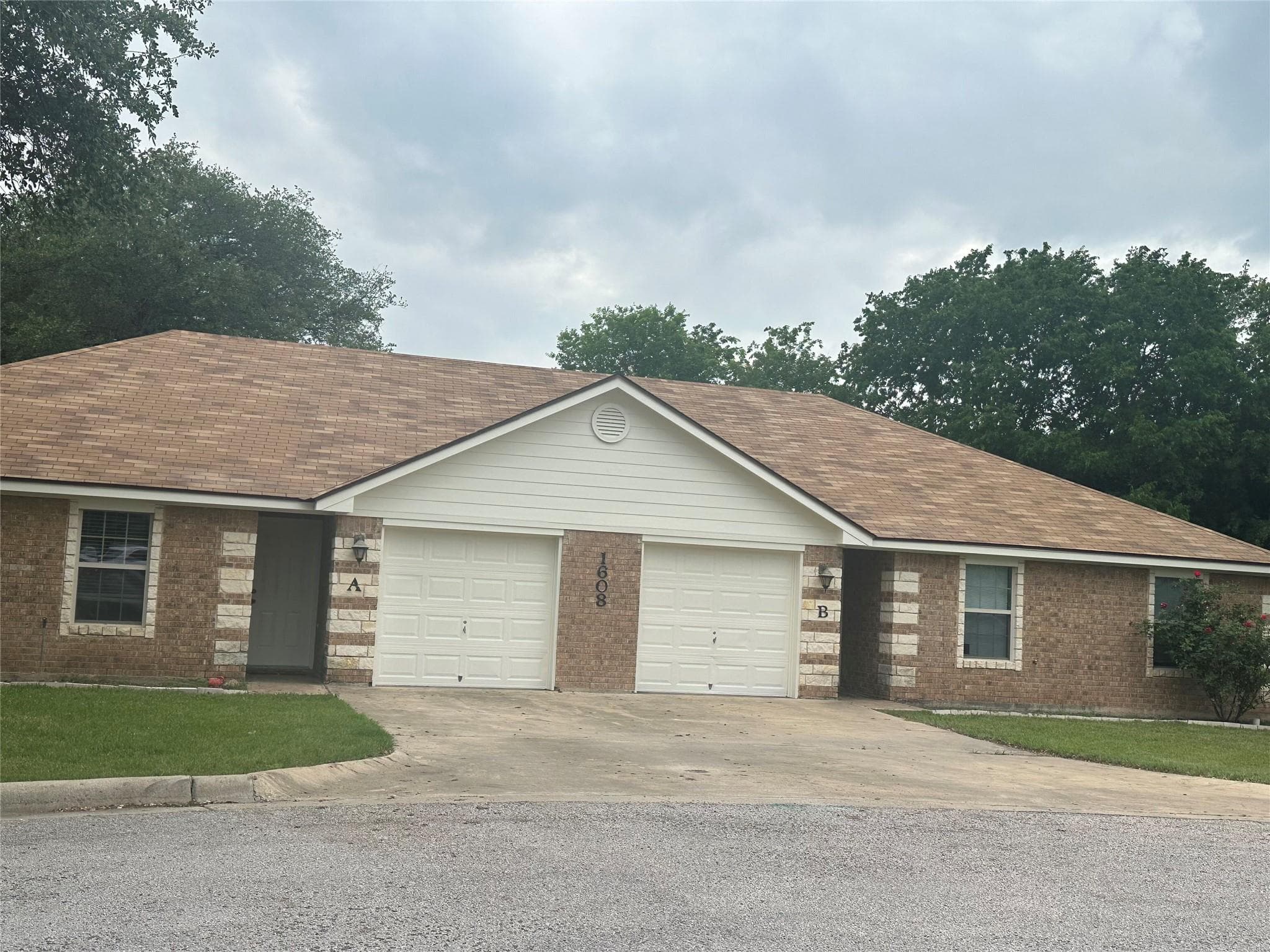1608  Libby Ln
