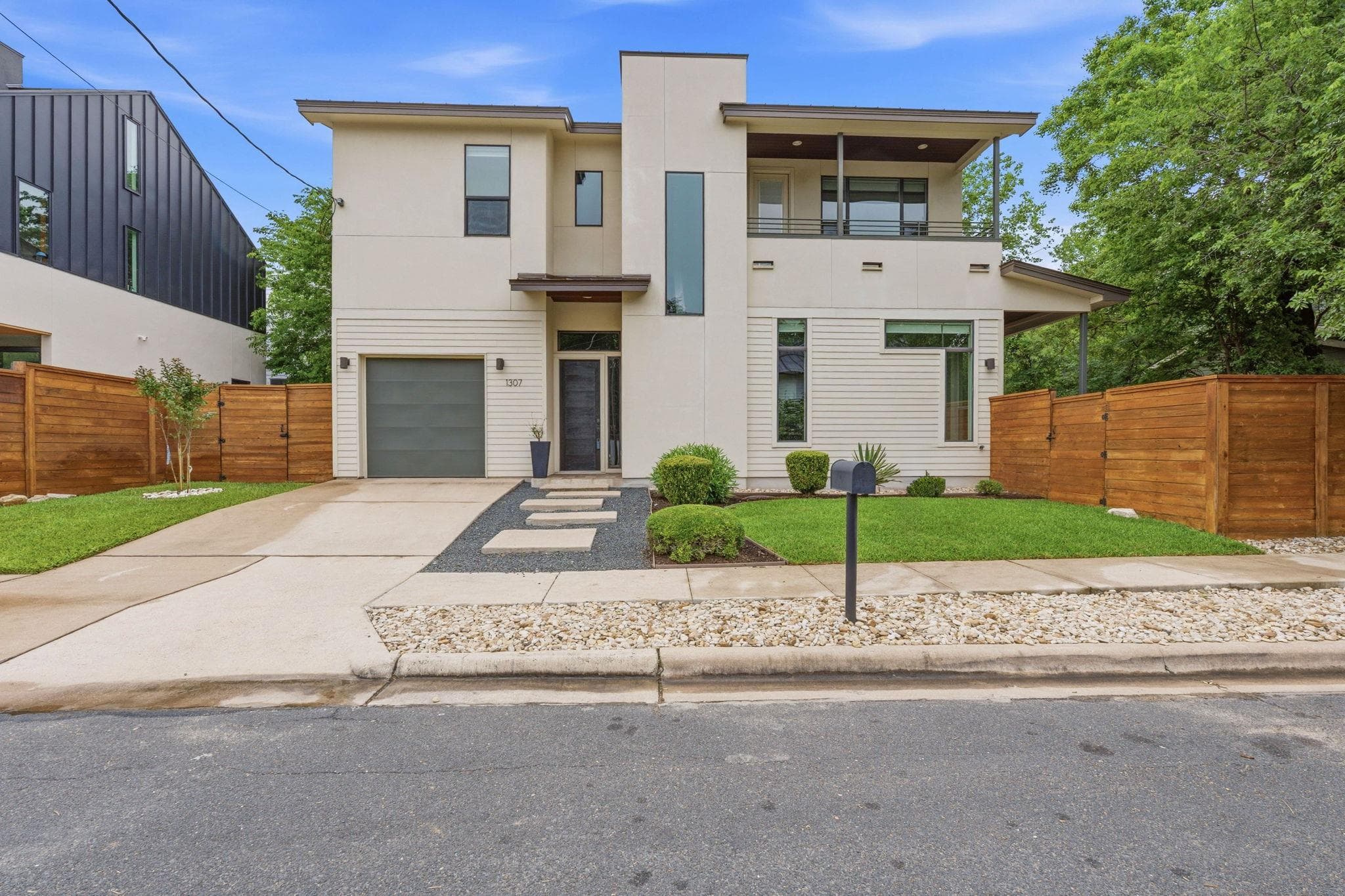 1307  Clifford Ave