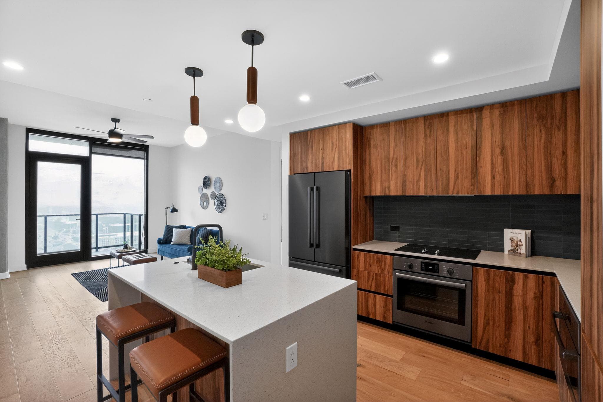 84  East Ave  #2903
