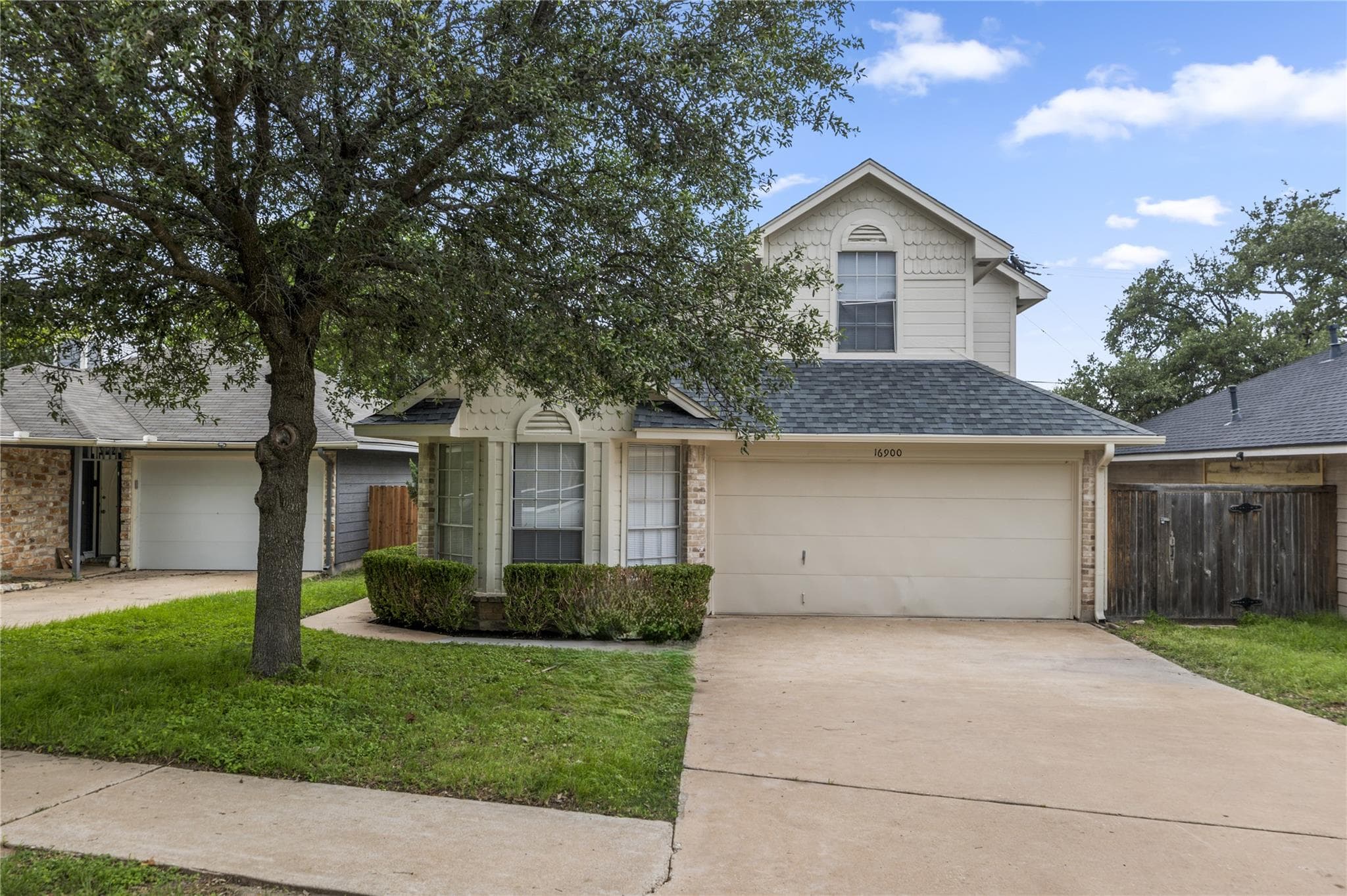 16900  Village Oak Loop