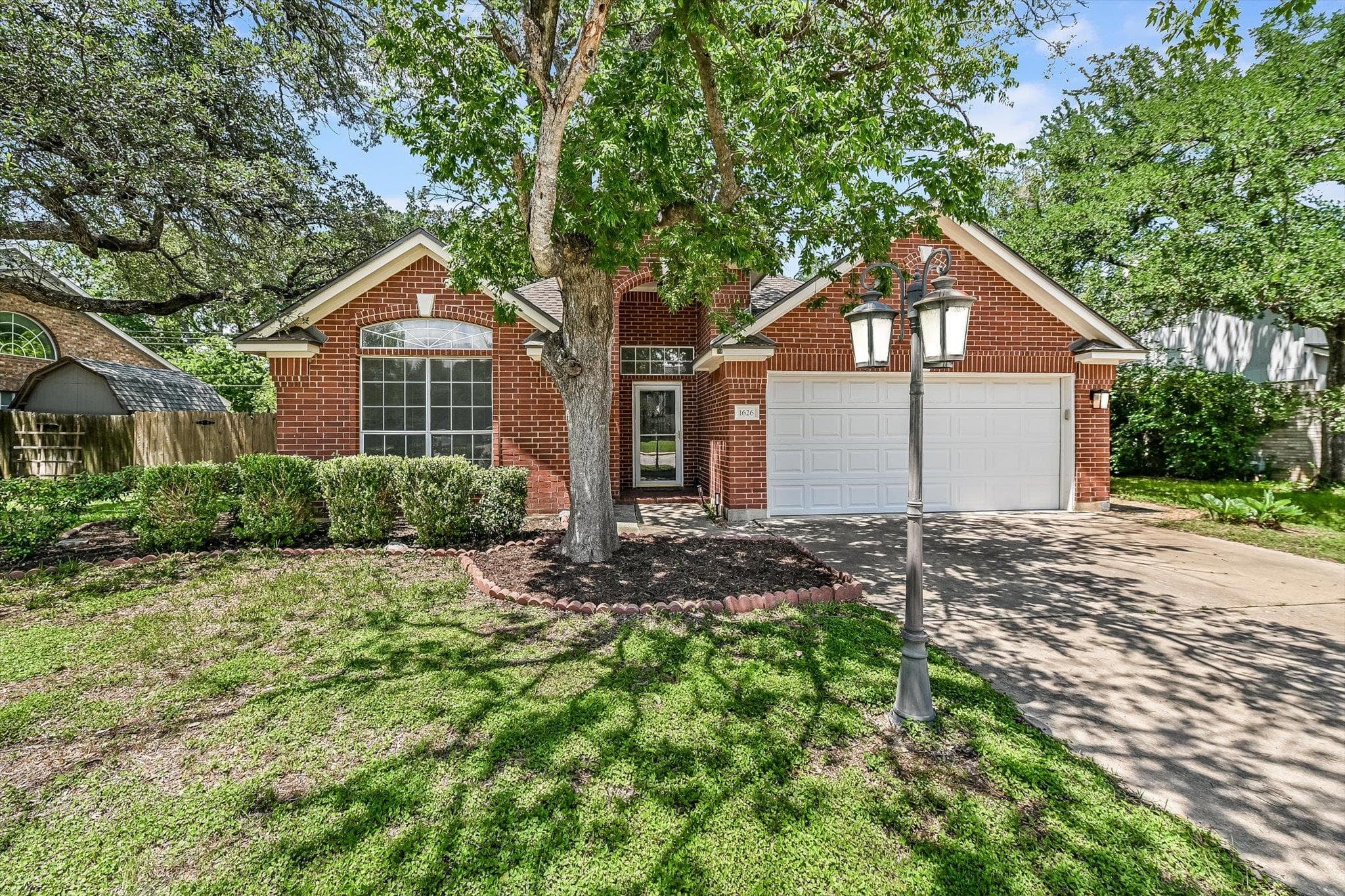 1626  WOODS Blvd